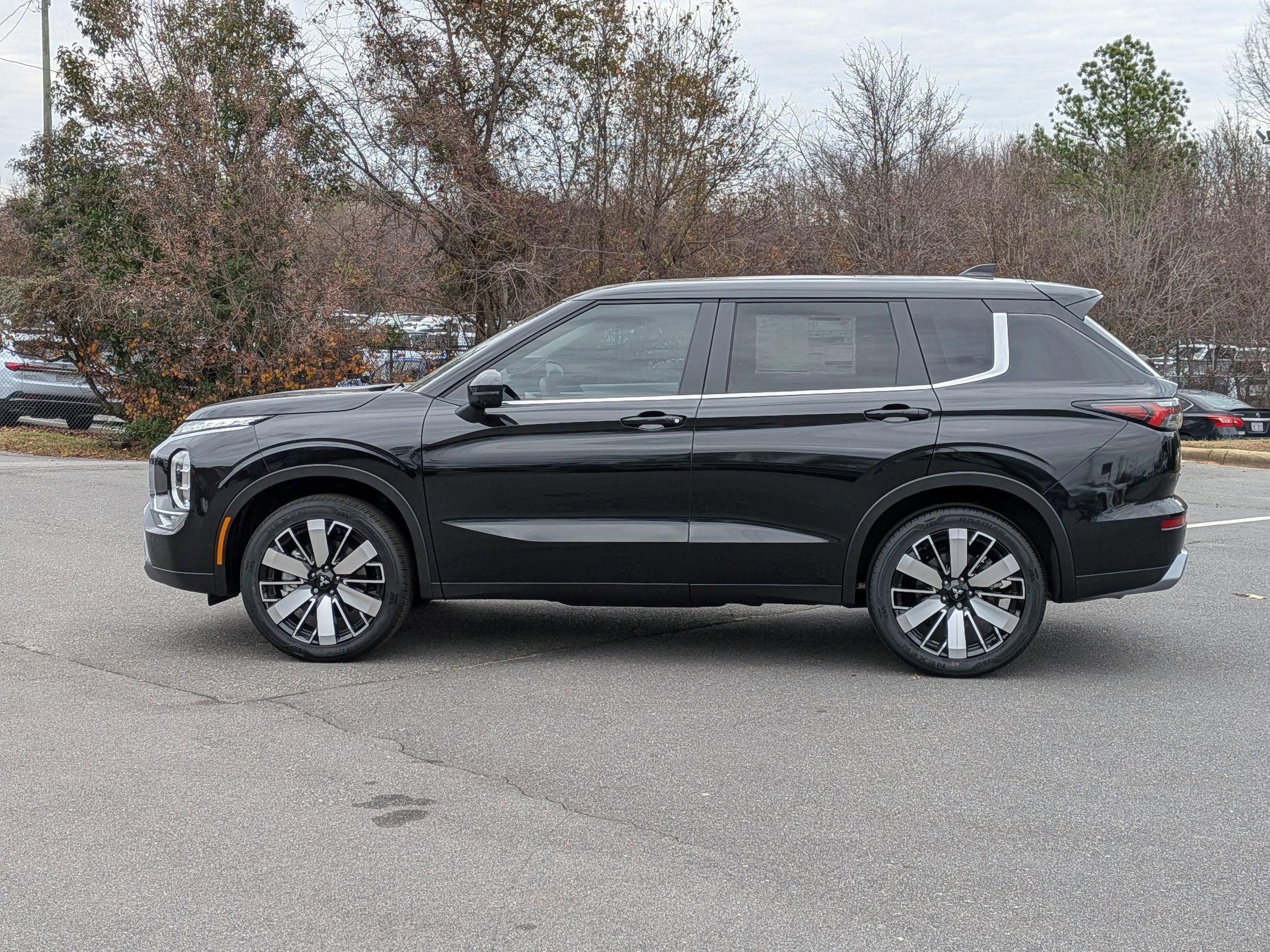 2025 Mitsubishi Outlander SE