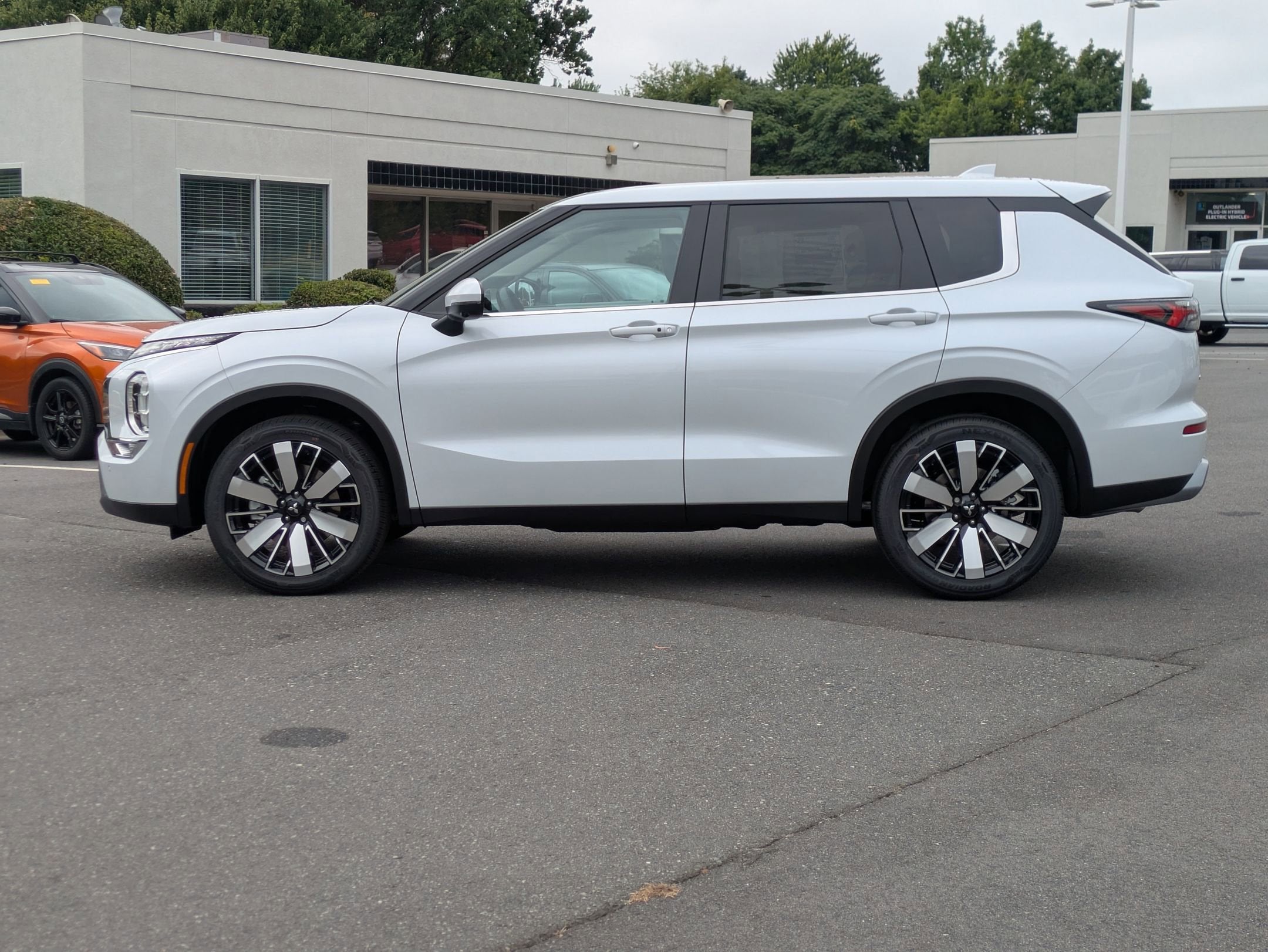 2025 Mitsubishi Outlander SE