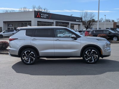 2024 Mitsubishi Outlander SE