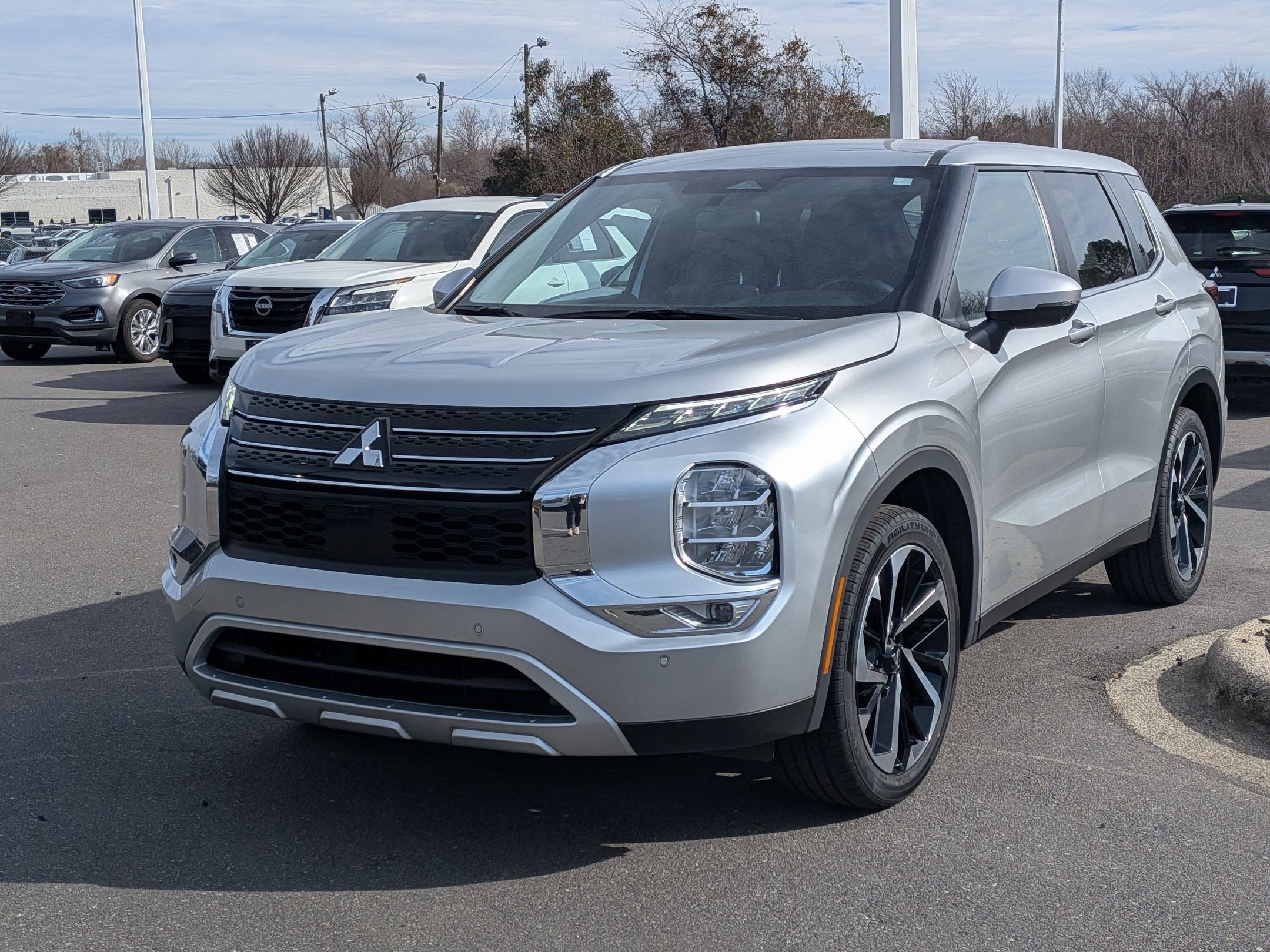 2024 Mitsubishi Outlander SE