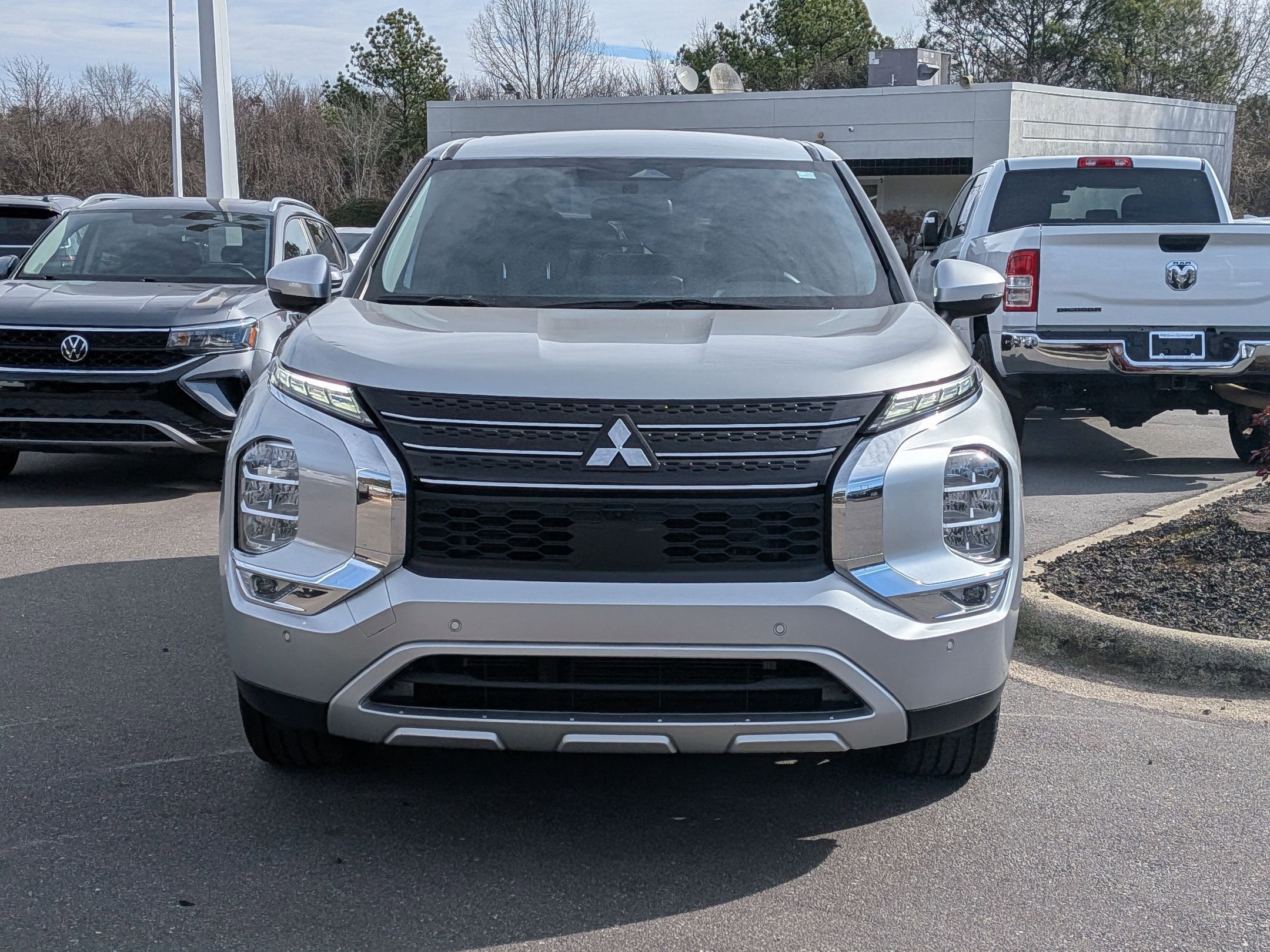 2024 Mitsubishi Outlander SE