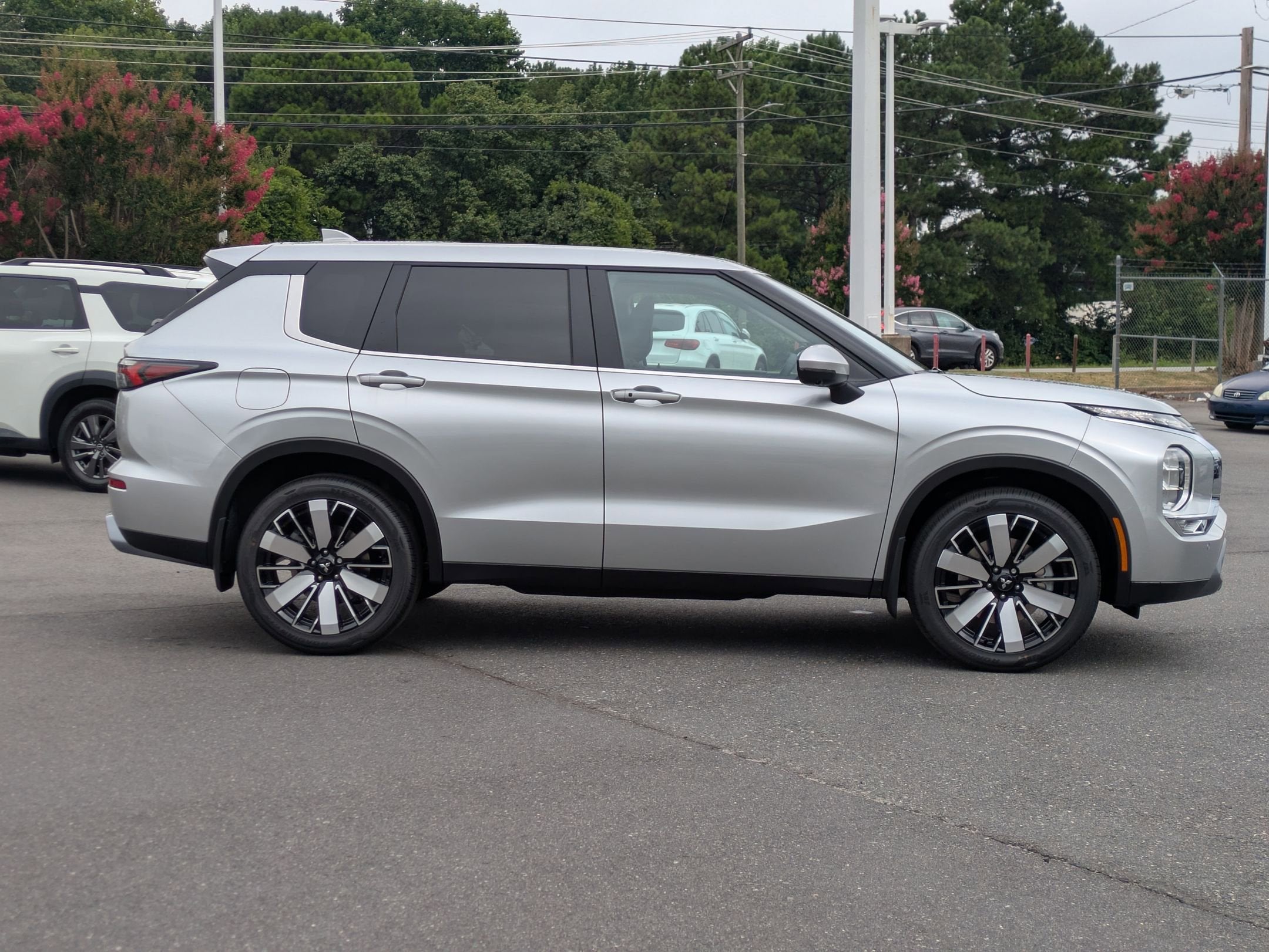 2025 Mitsubishi Outlander SE