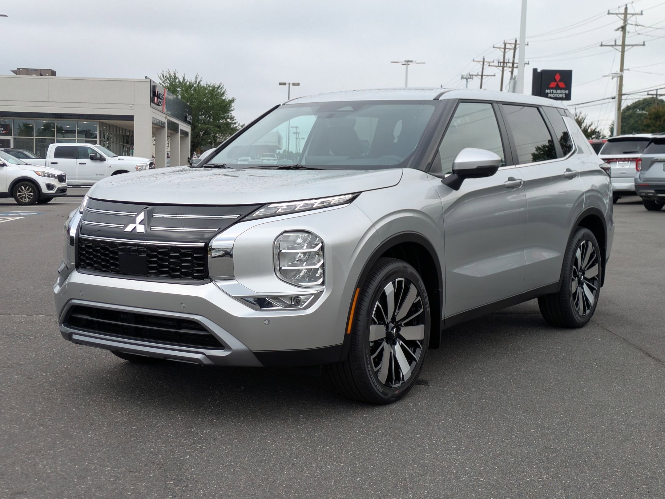 2025 Mitsubishi Outlander SE