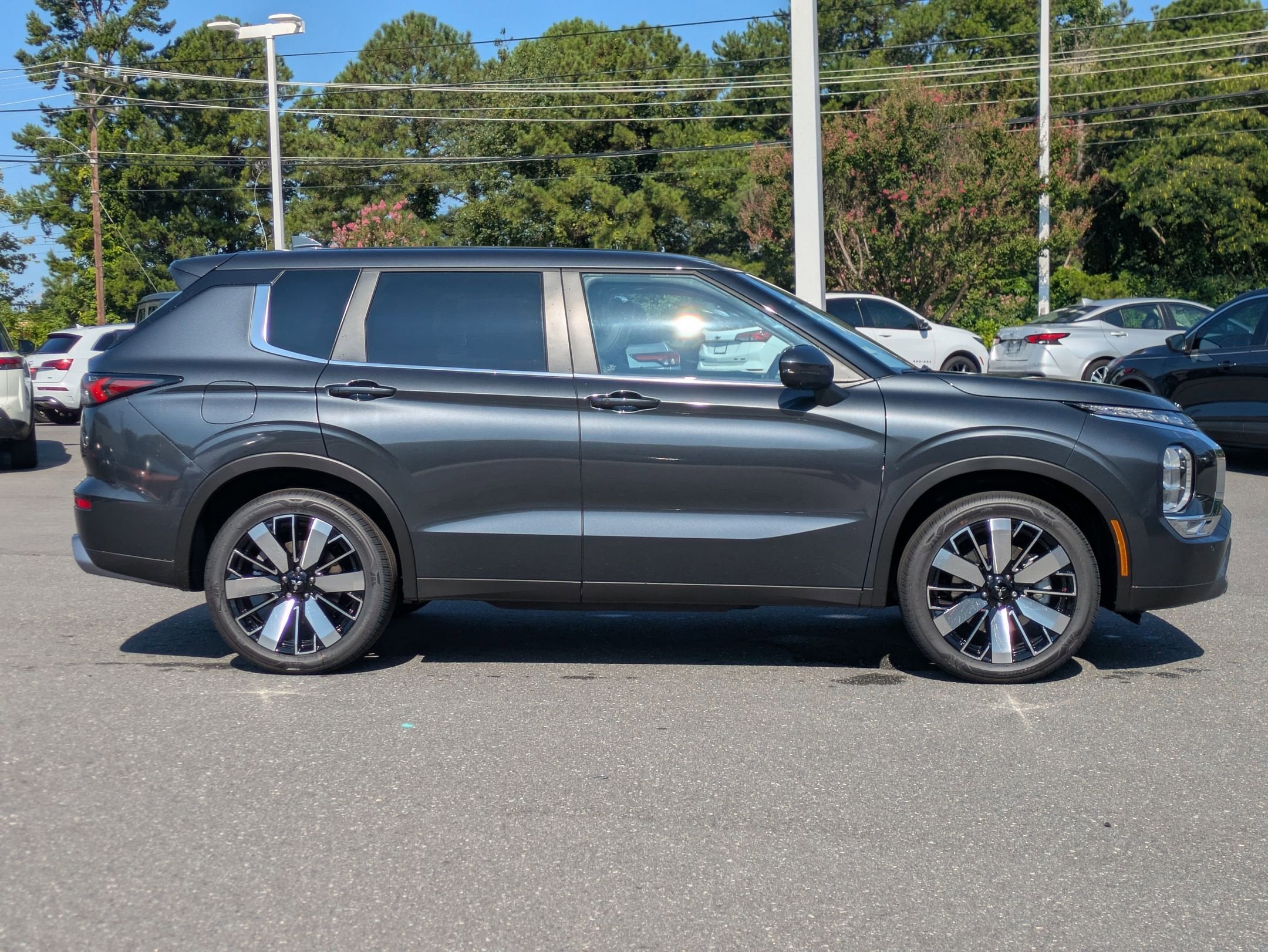 2025 Mitsubishi Outlander SE