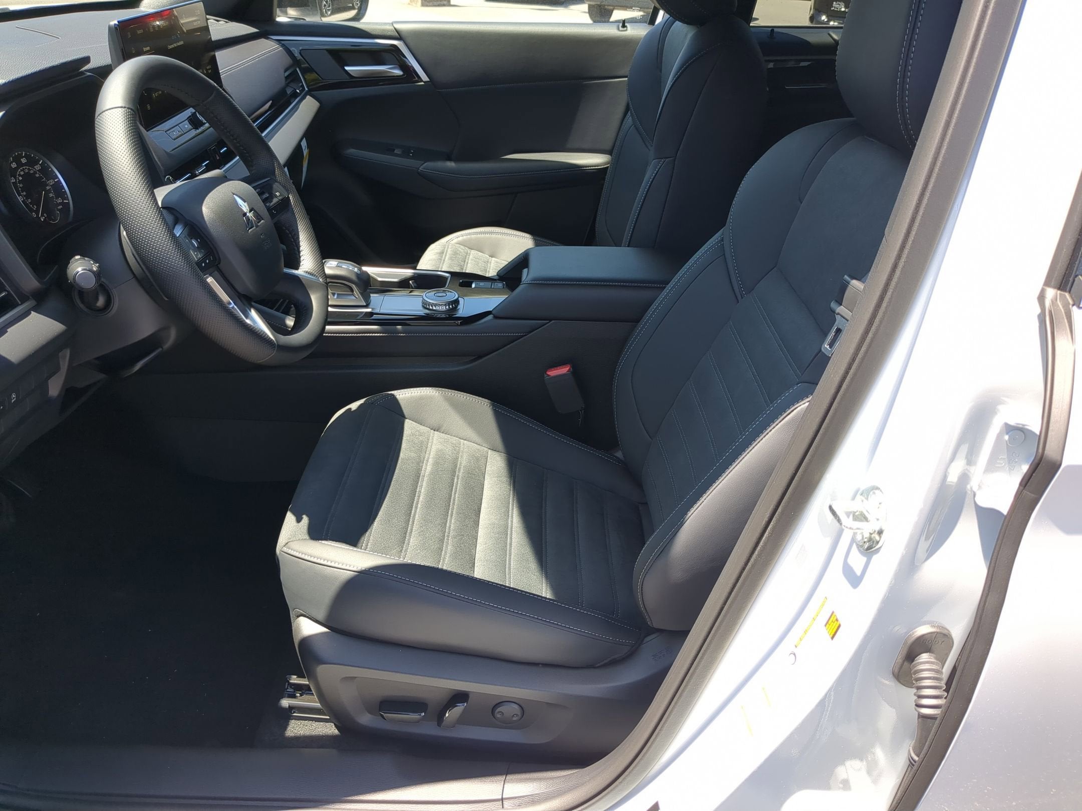 2026 Mitsubishi Outlander LE