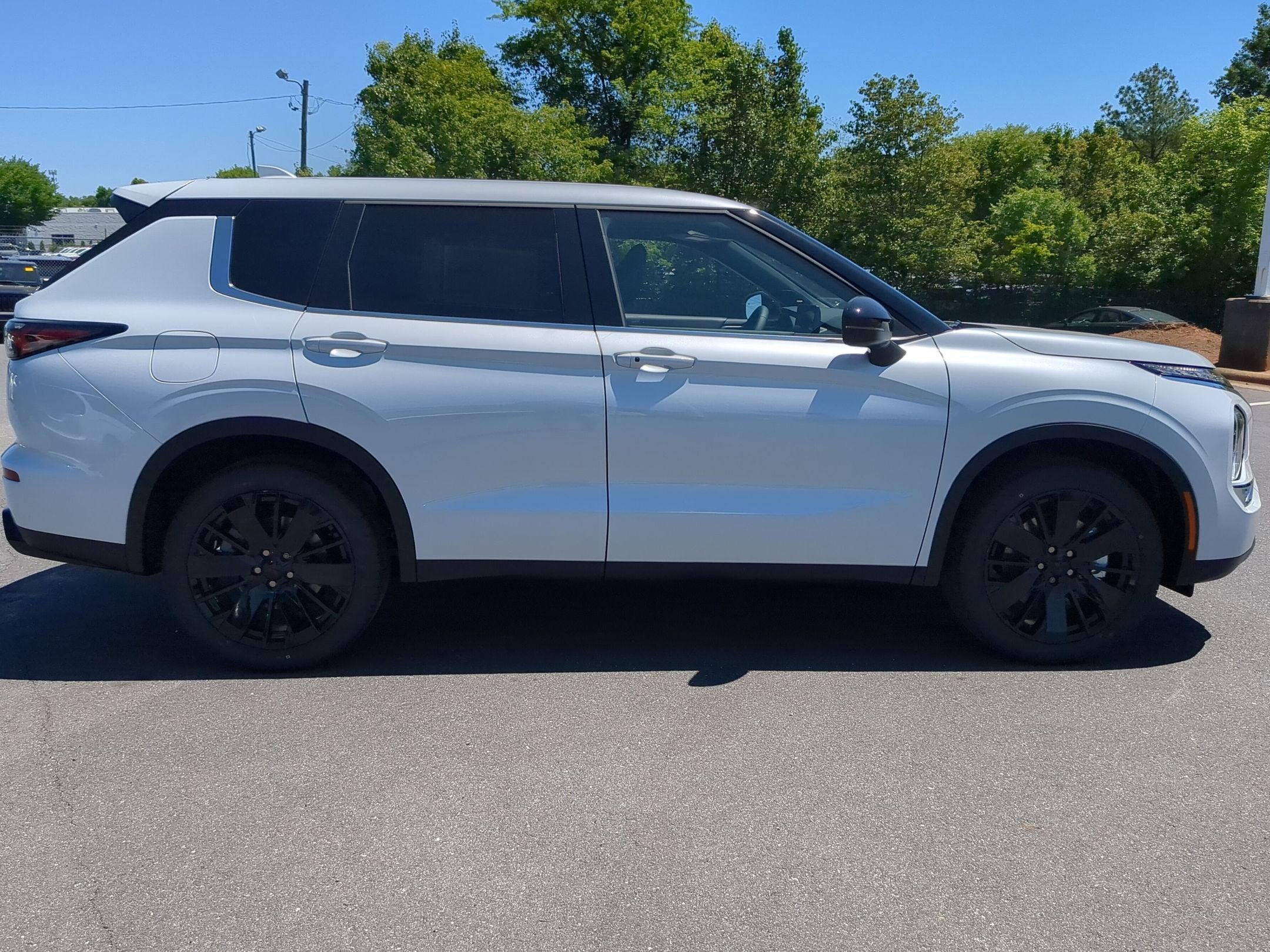 2026 Mitsubishi Outlander LE