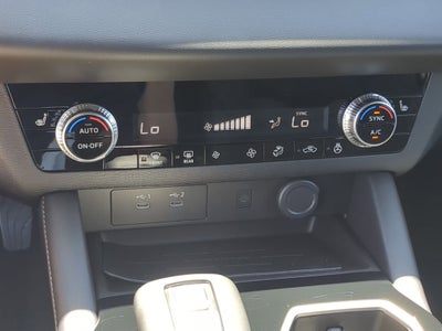 2026 Mitsubishi Outlander LE