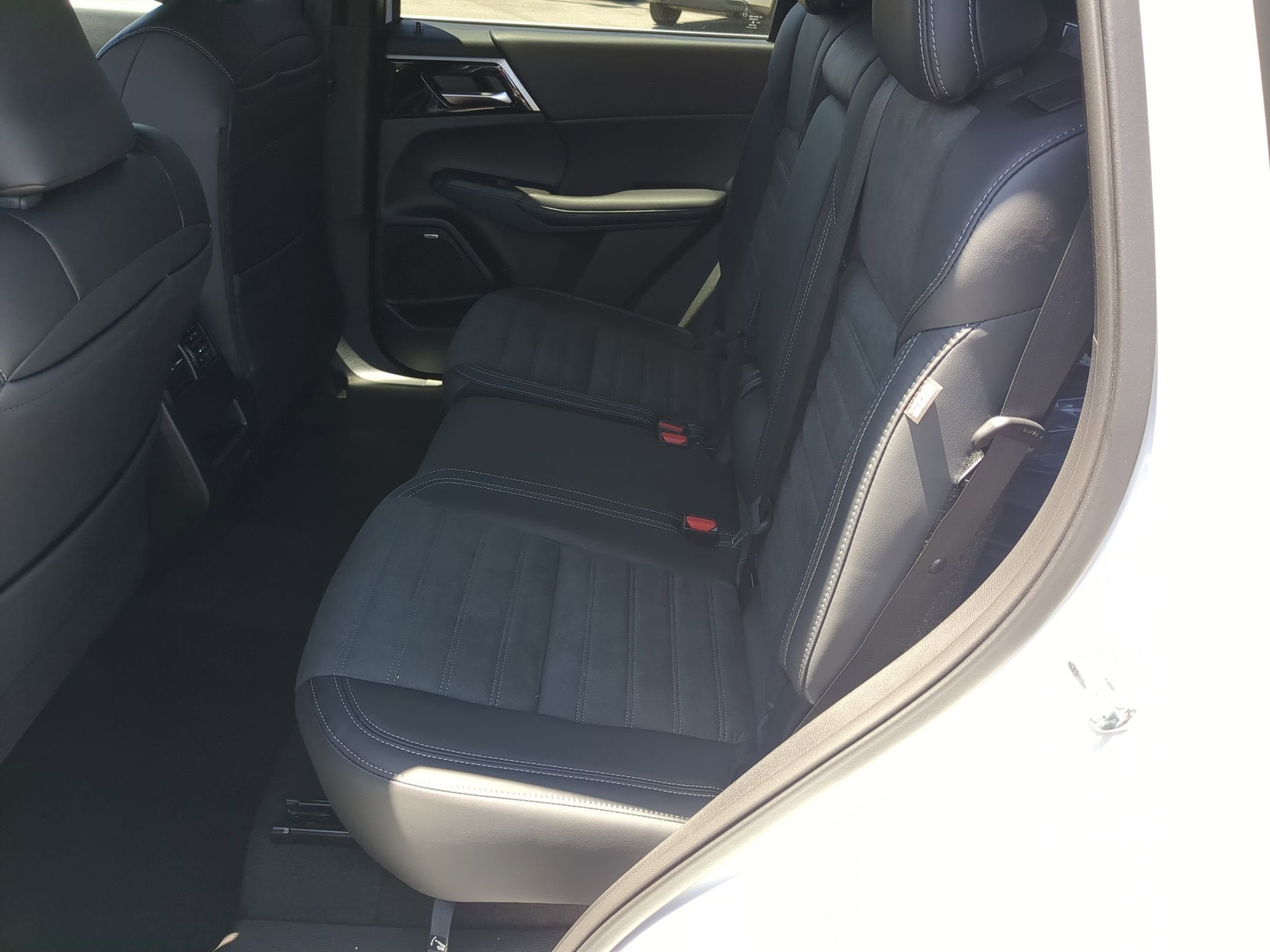2026 Mitsubishi Outlander LE