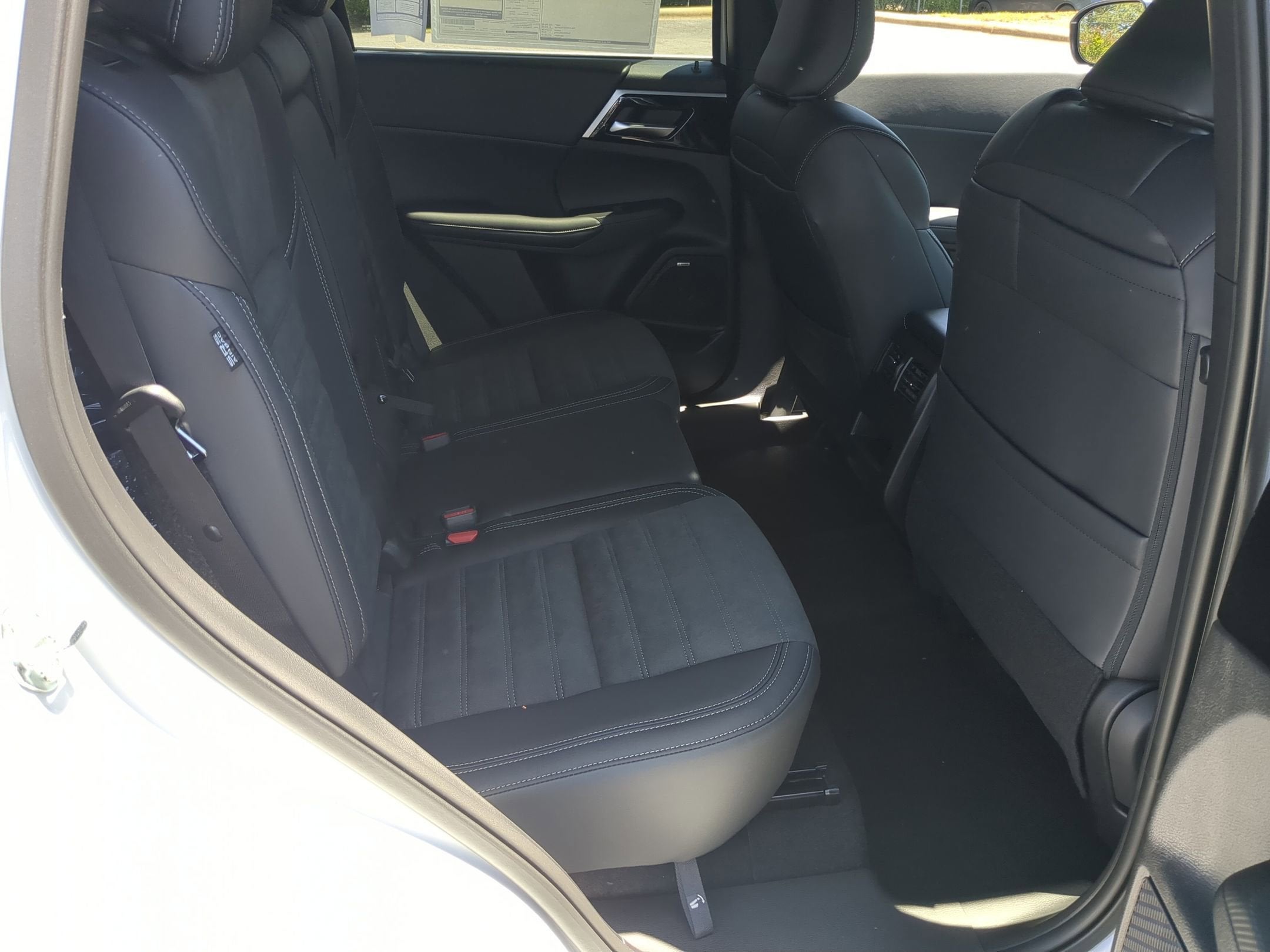 2026 Mitsubishi Outlander LE