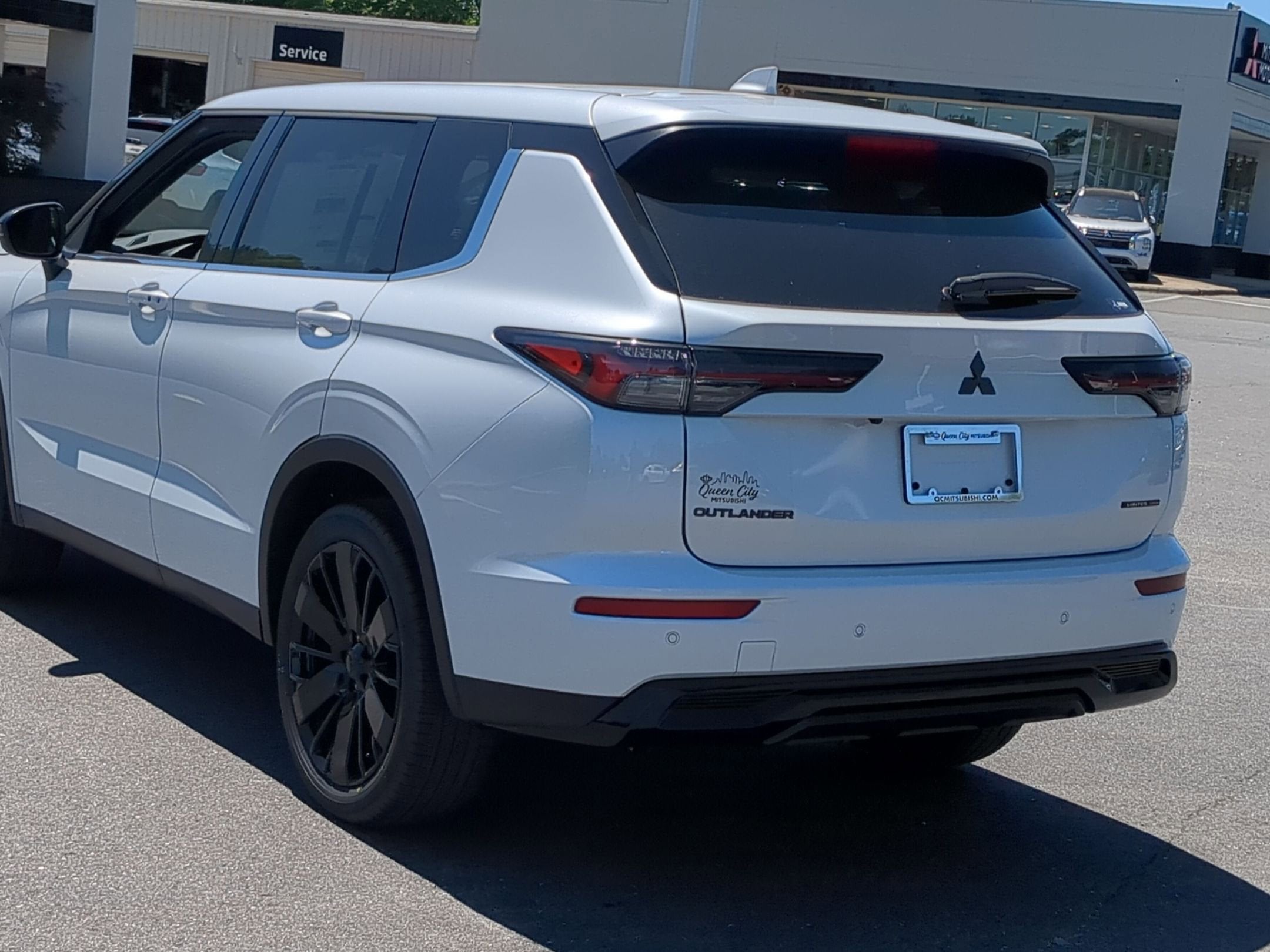 2026 Mitsubishi Outlander LE