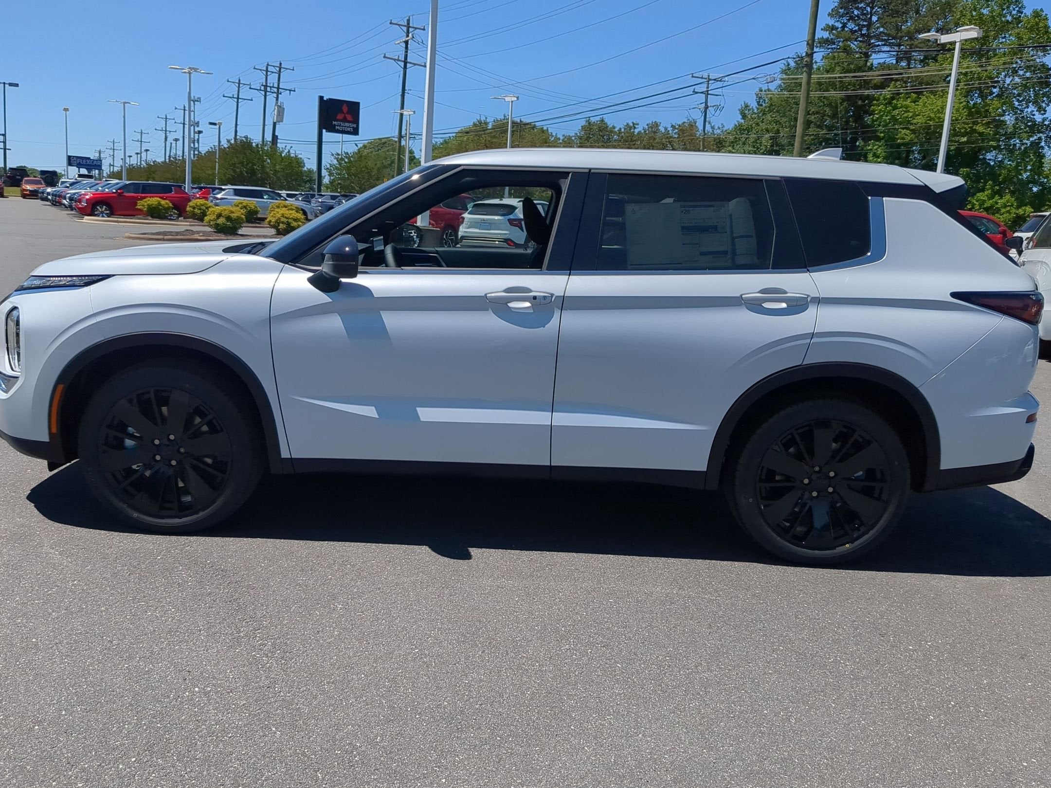 2026 Mitsubishi Outlander LE