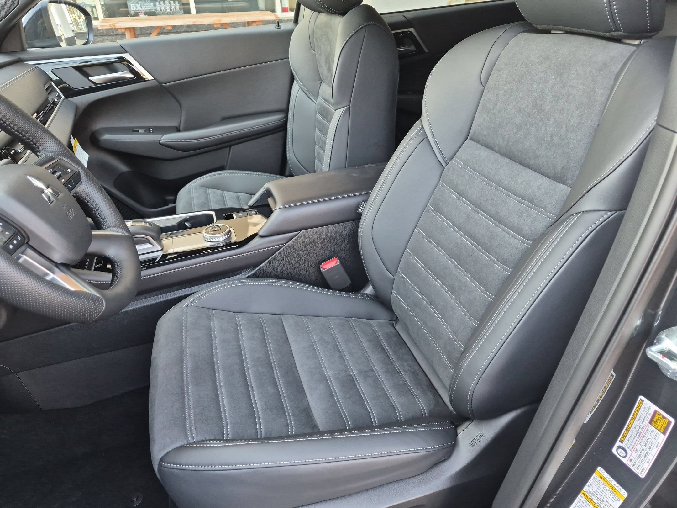 2026 Mitsubishi Outlander LE