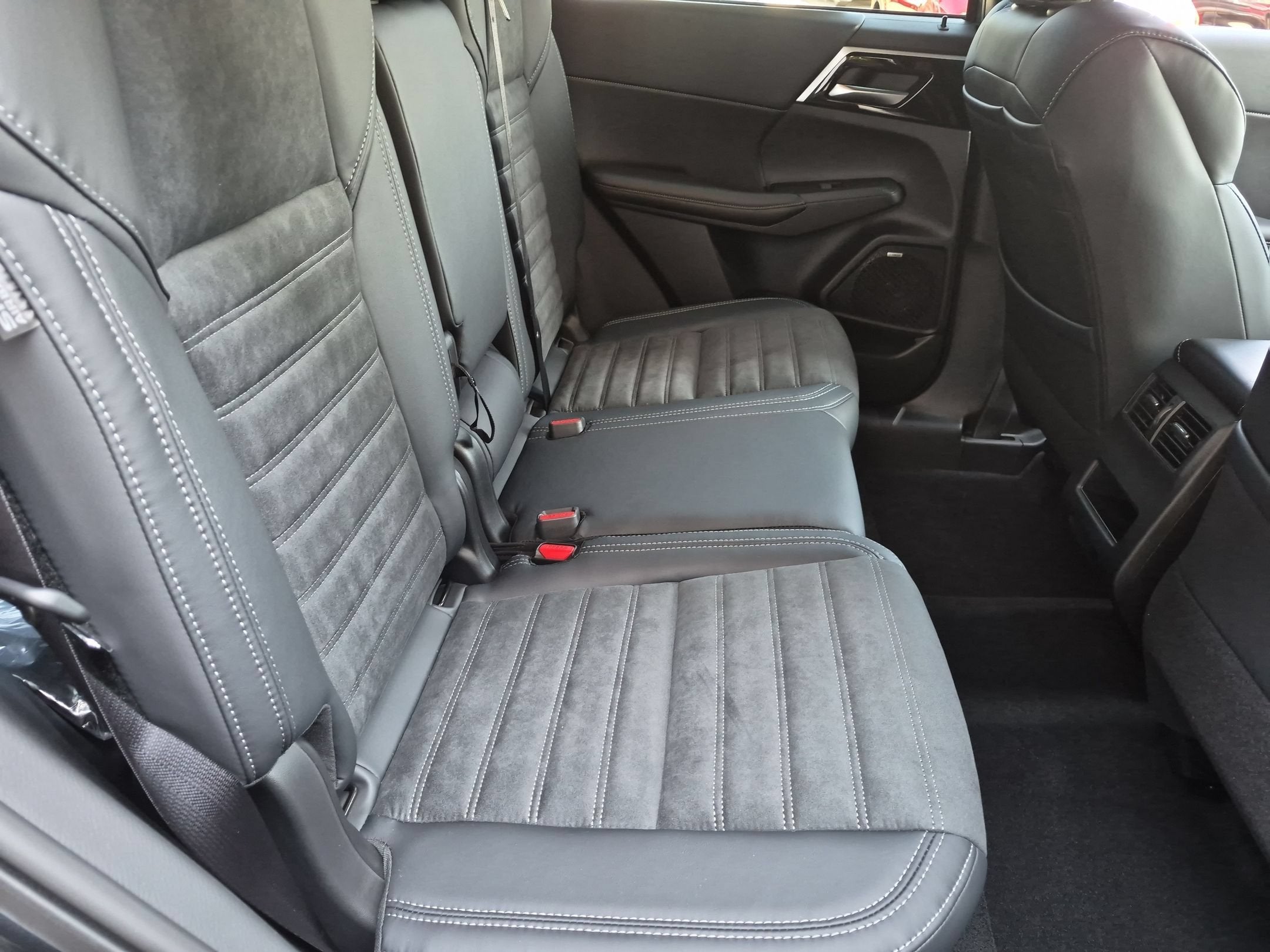 2026 Mitsubishi Outlander LE
