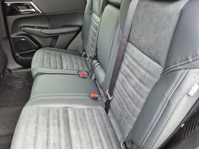 2026 Mitsubishi Outlander LE