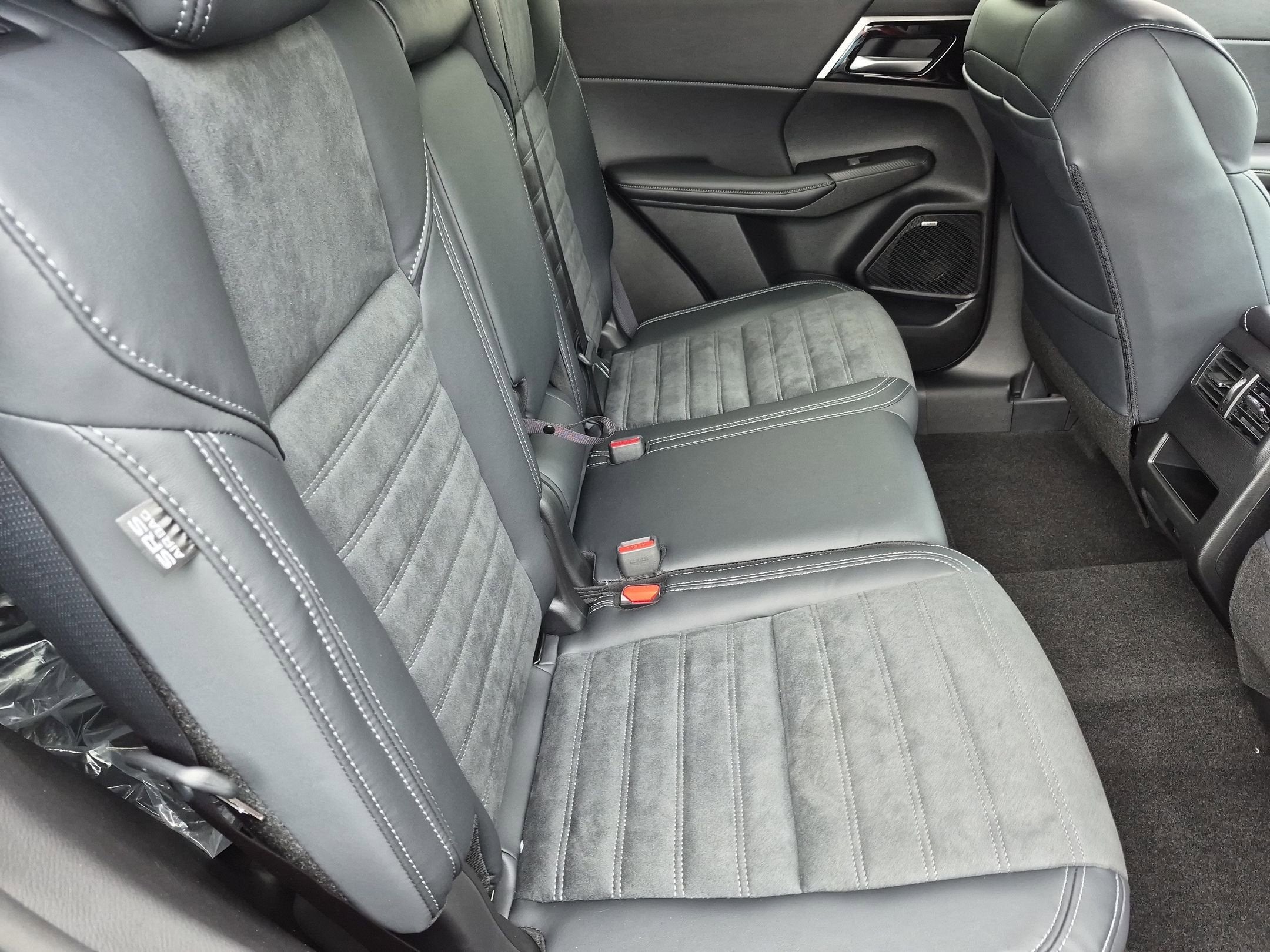 2026 Mitsubishi Outlander LE