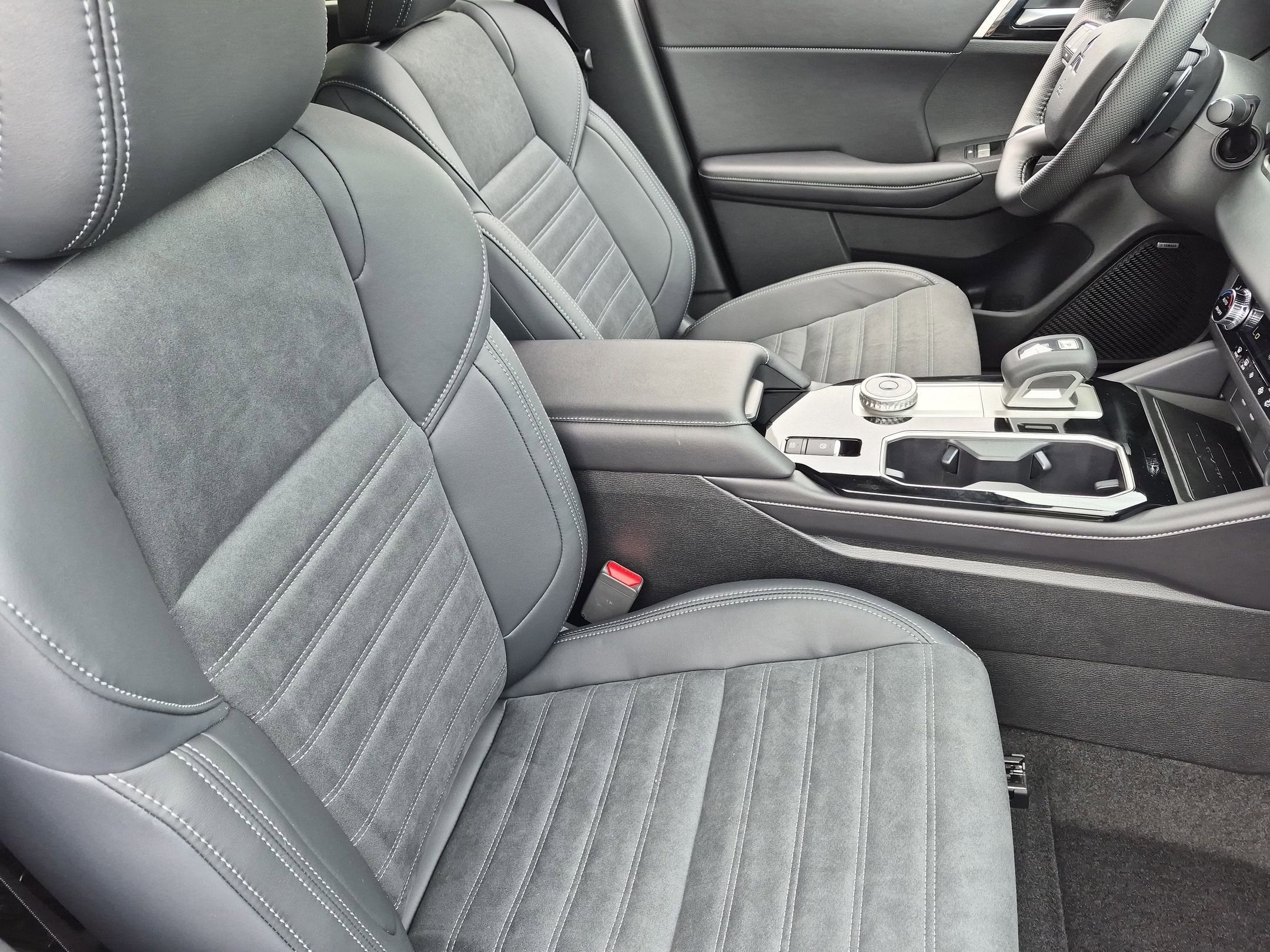 2026 Mitsubishi Outlander LE