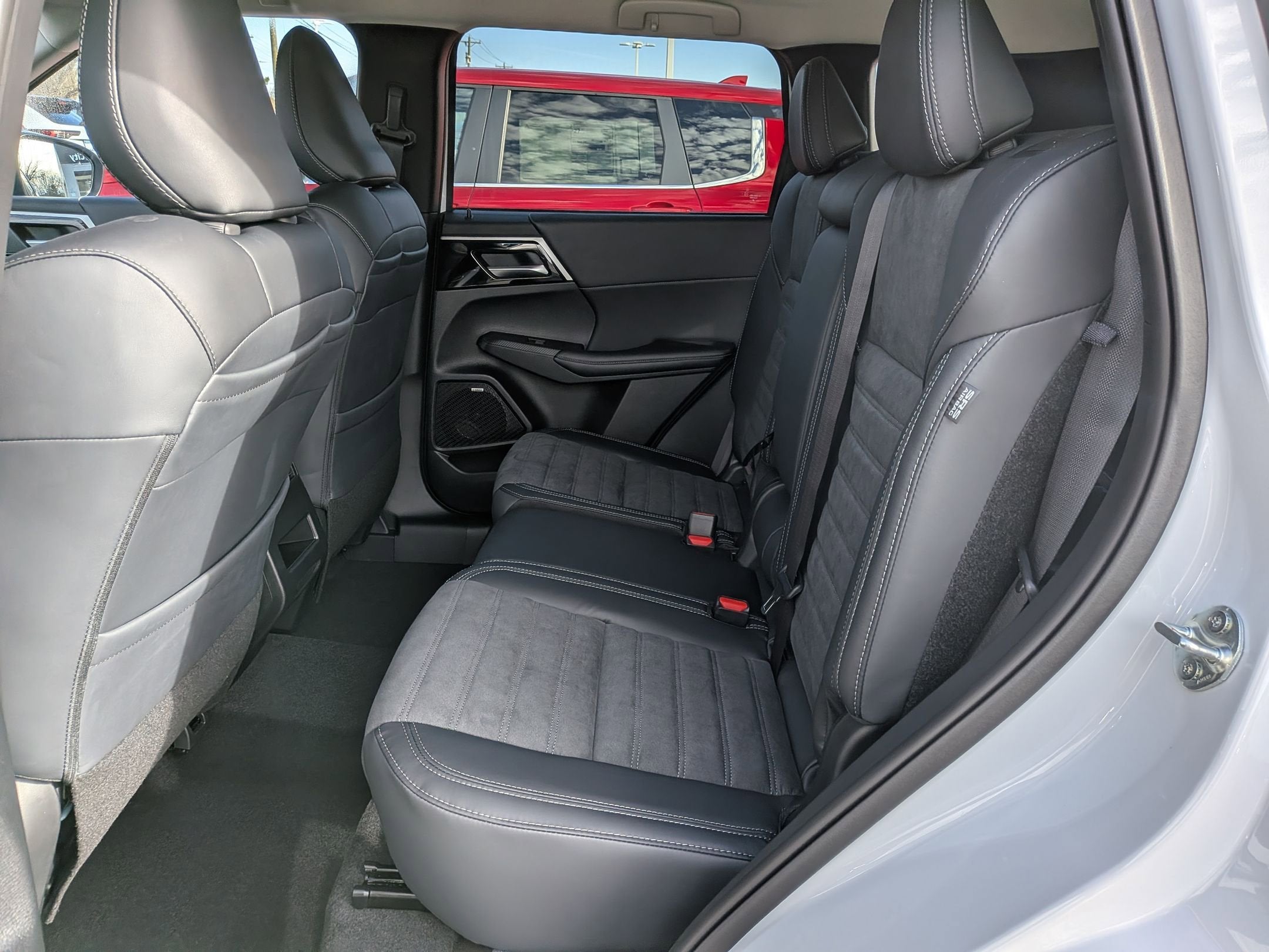 2026 Mitsubishi Outlander SE