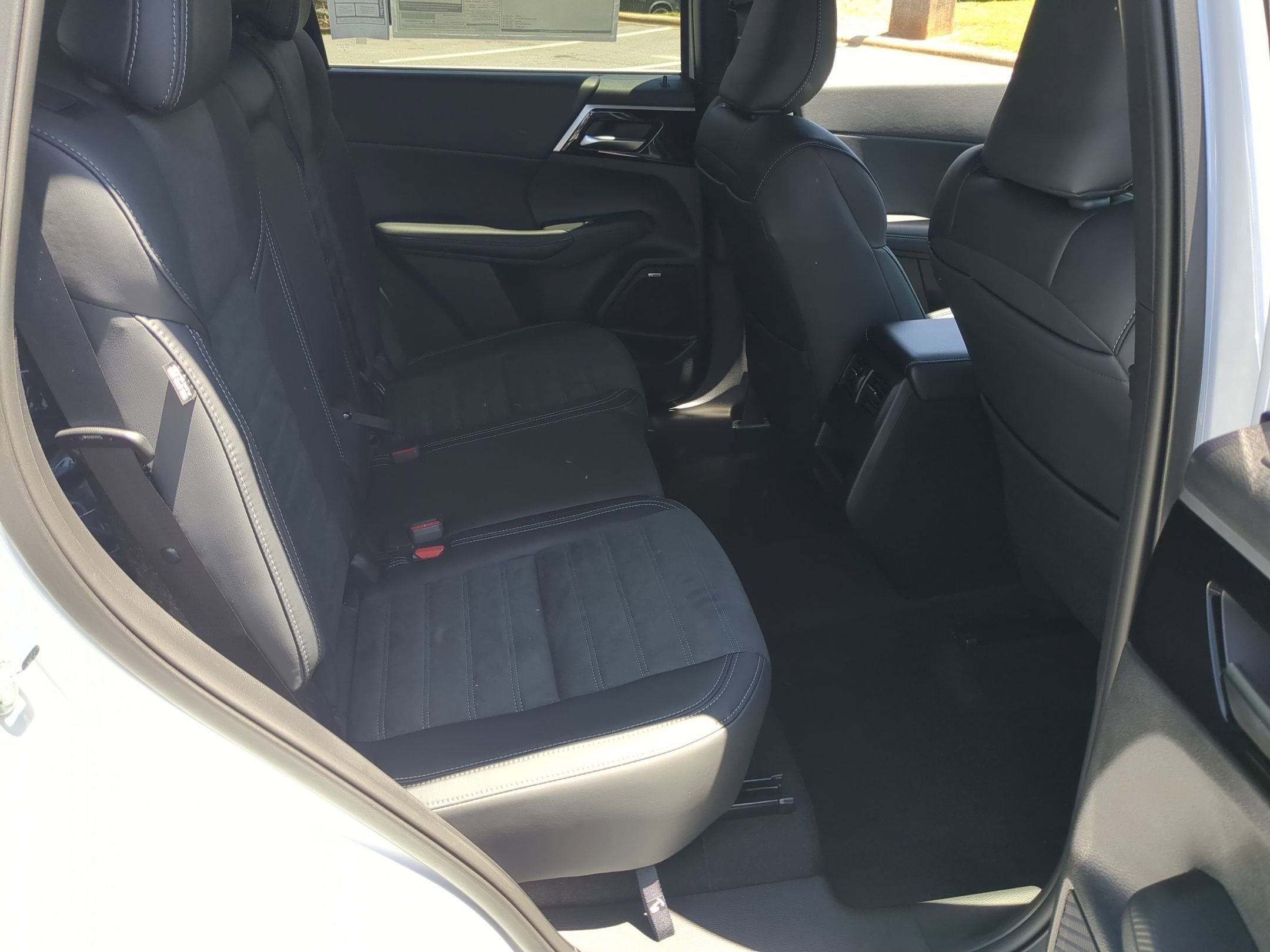 2026 Mitsubishi Outlander LE