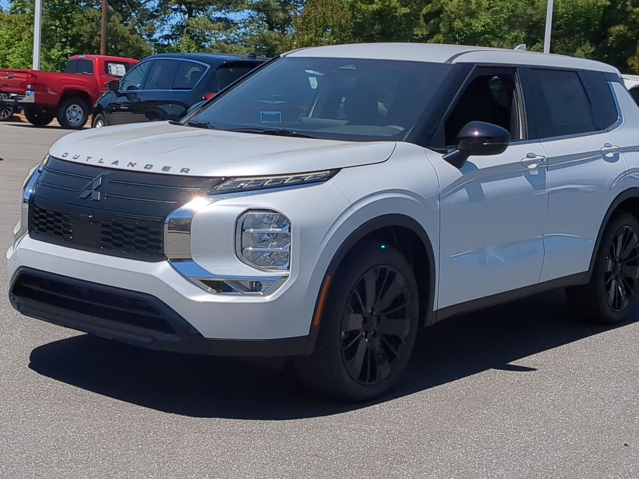 2026 Mitsubishi Outlander LE