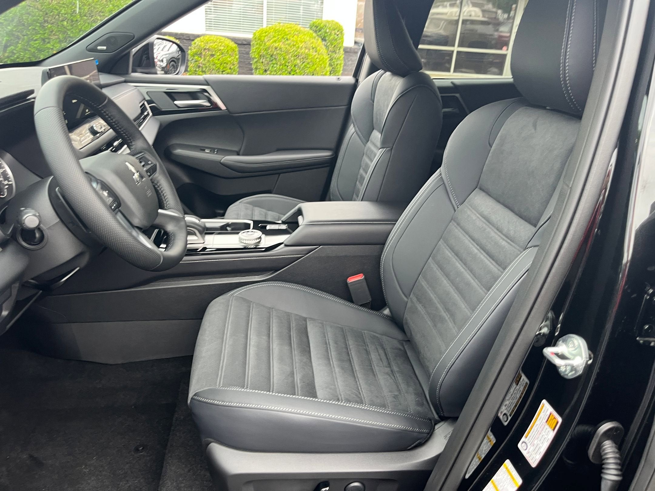 2026 Mitsubishi Outlander LE