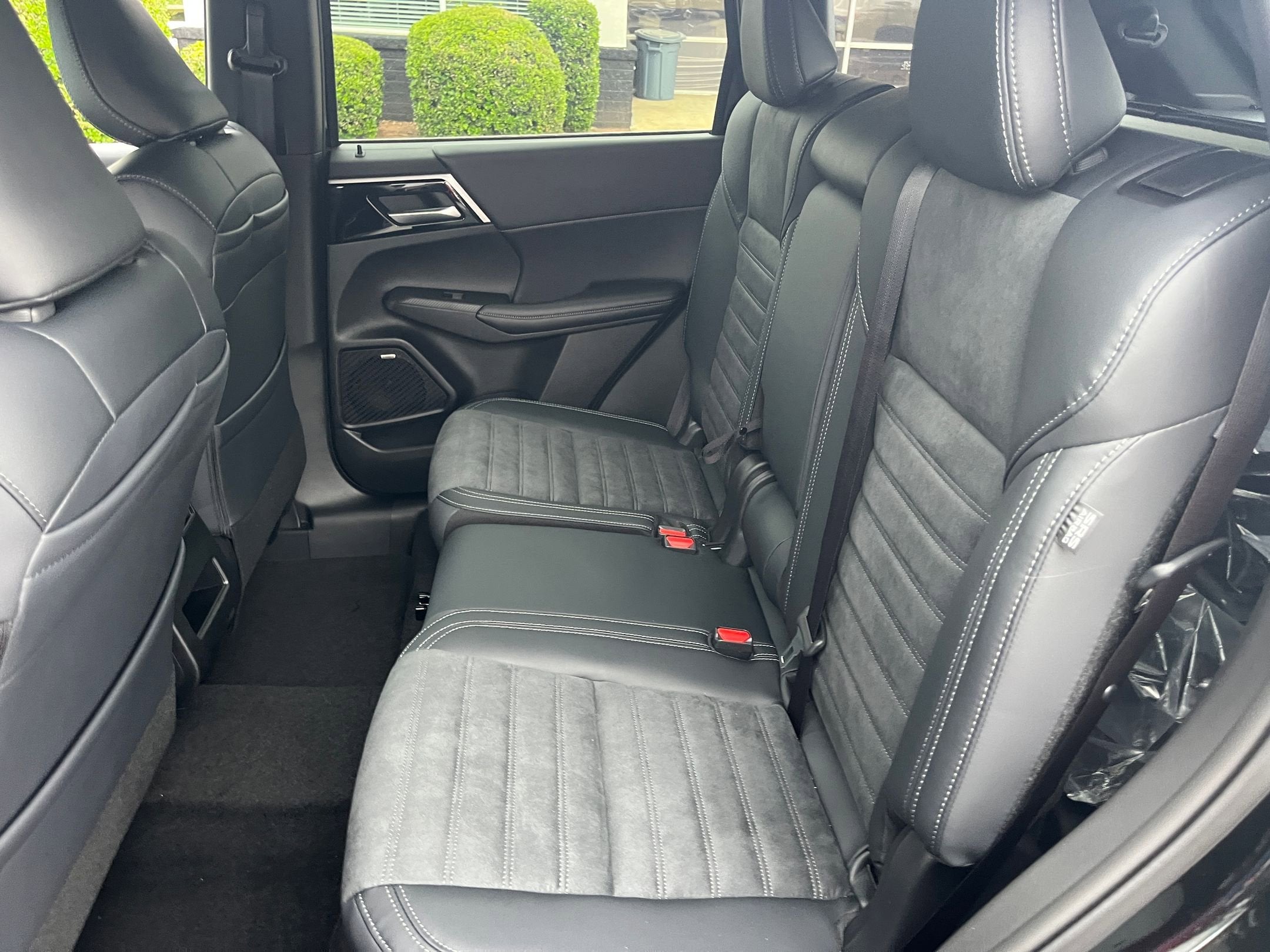 2026 Mitsubishi Outlander LE