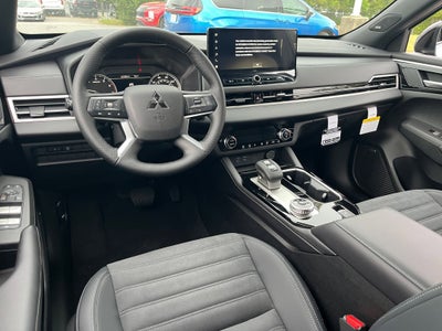 2026 Mitsubishi Outlander LE
