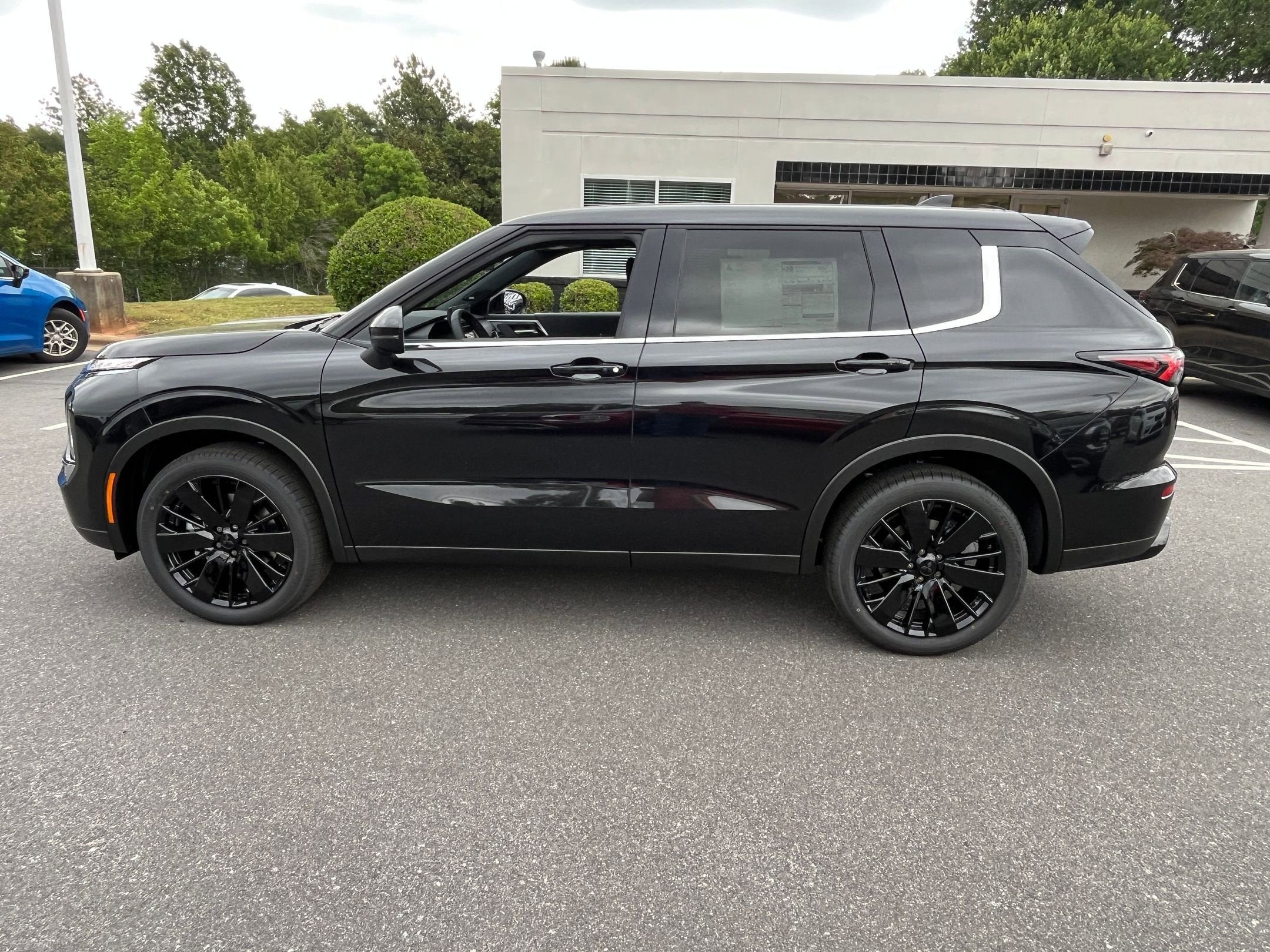2026 Mitsubishi Outlander LE