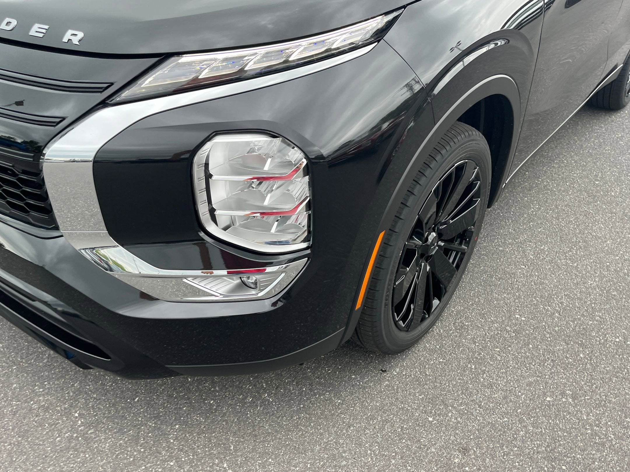 2026 Mitsubishi Outlander LE
