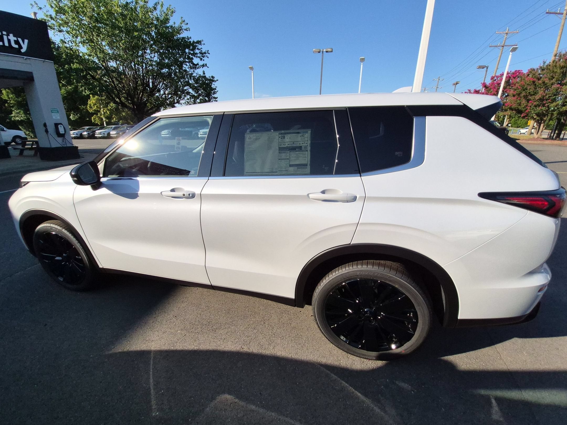 2026 Mitsubishi Outlander LE