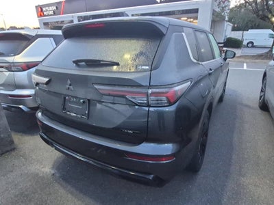 2026 Mitsubishi Outlander LE