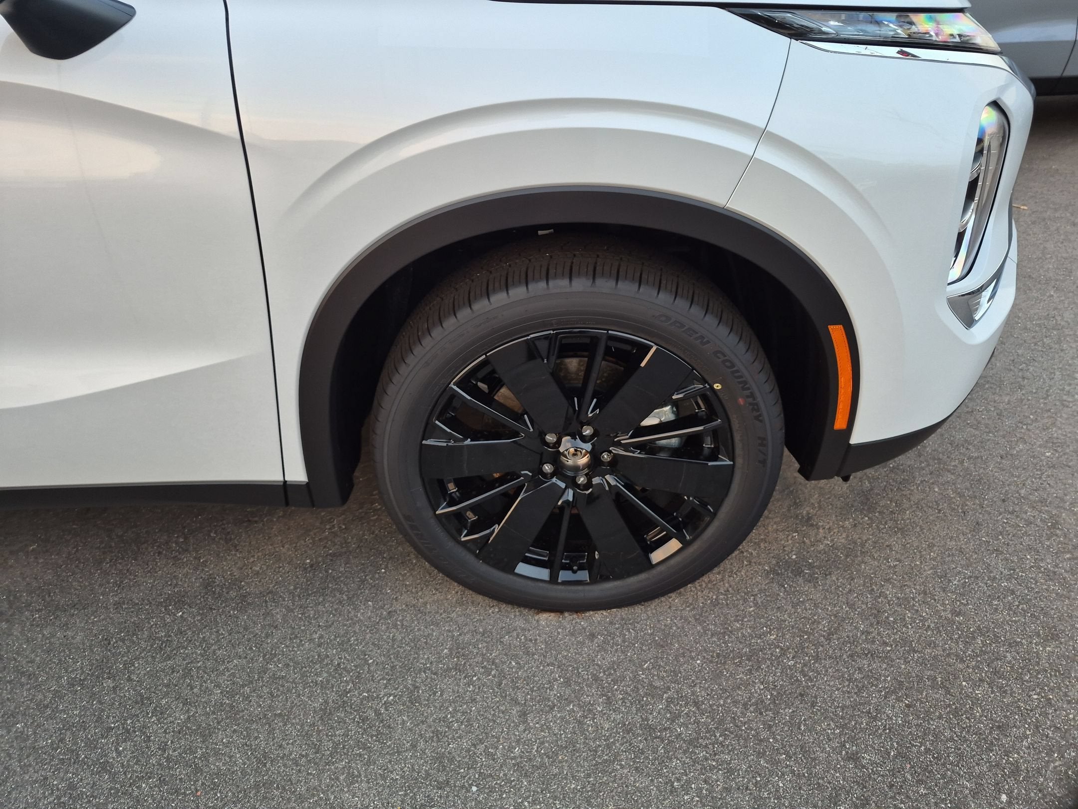 2026 Mitsubishi Outlander LE