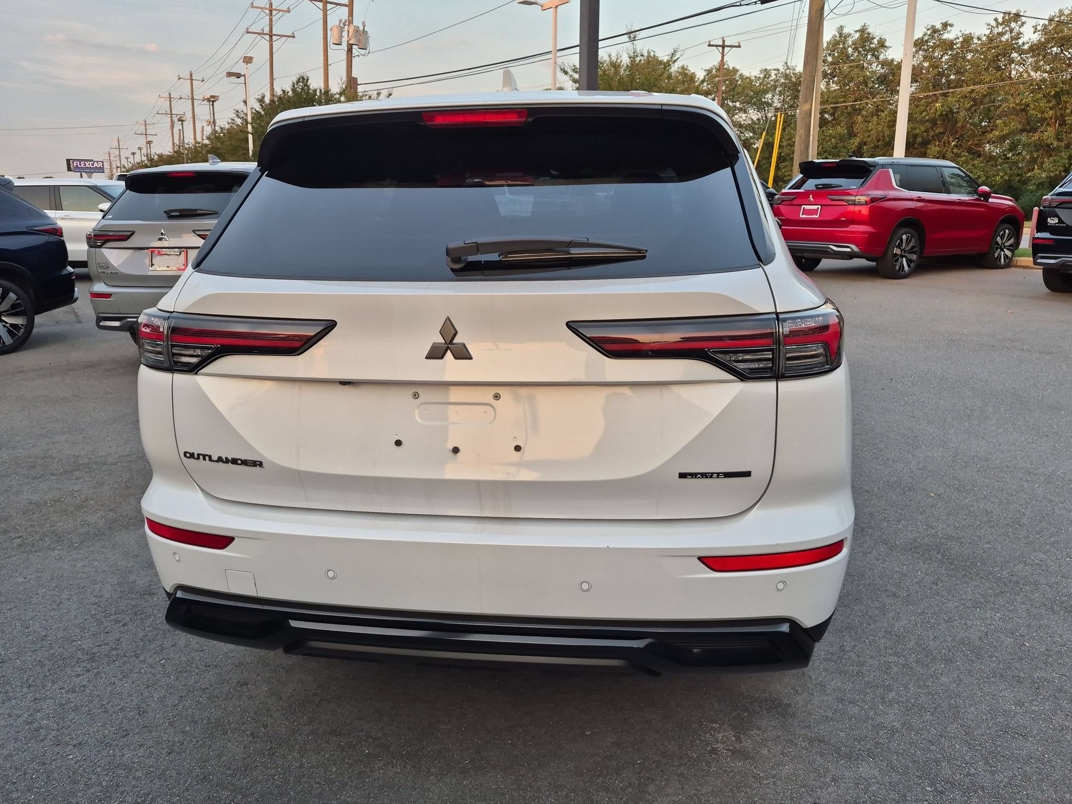 2026 Mitsubishi Outlander LE