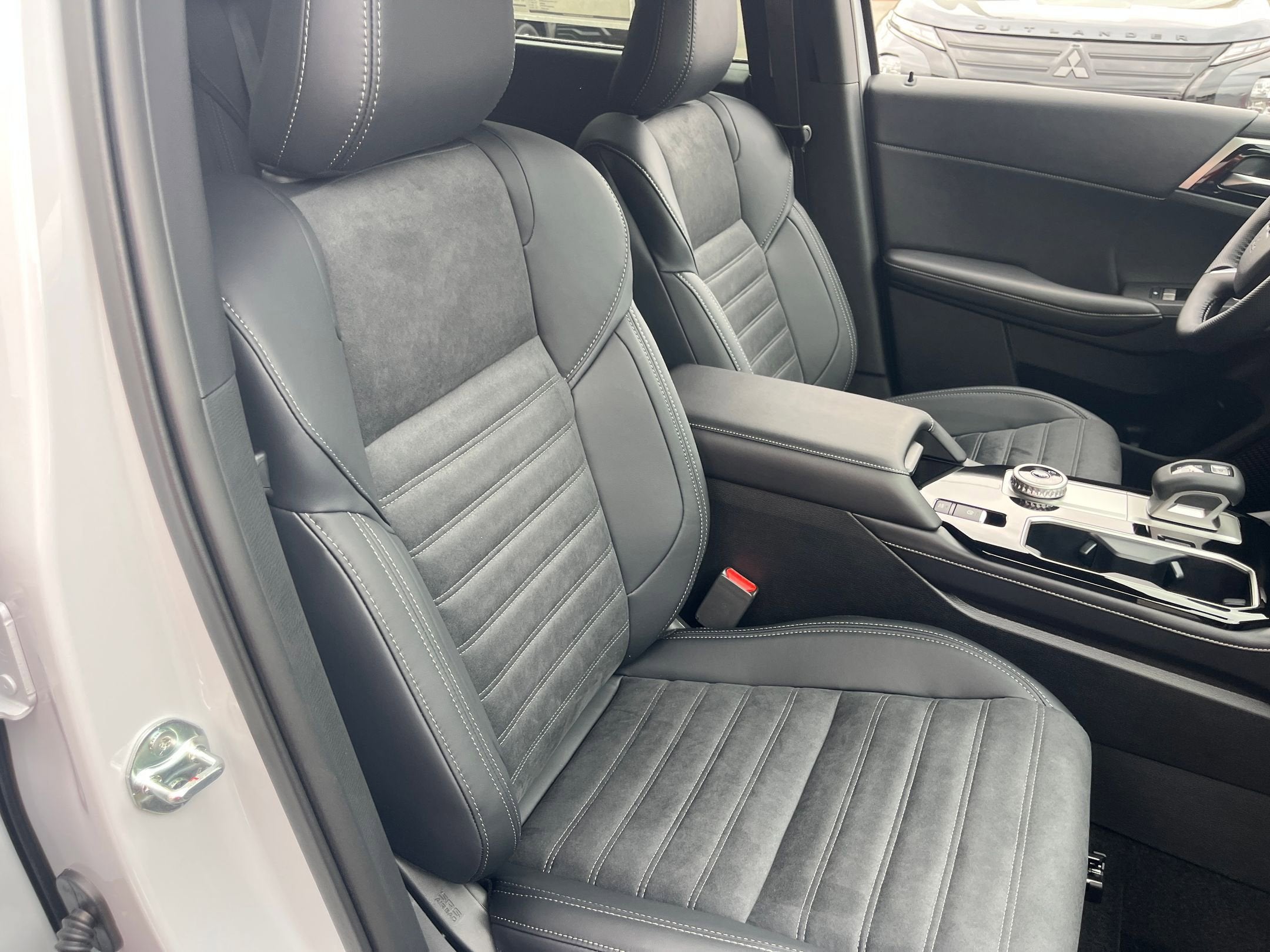 2026 Mitsubishi Outlander LE