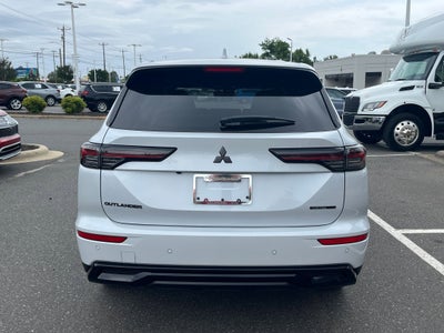 2026 Mitsubishi Outlander LE