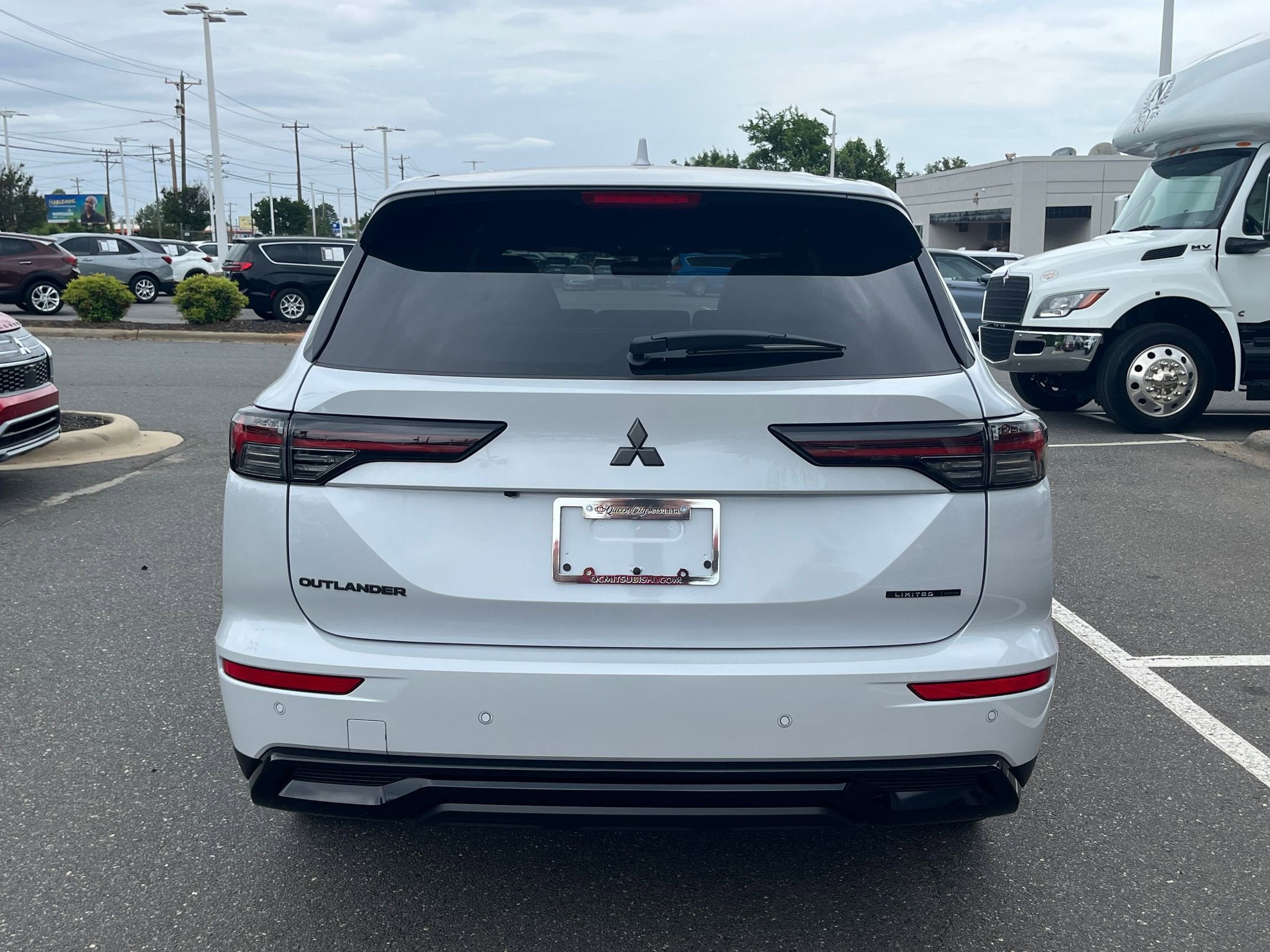 2026 Mitsubishi Outlander LE