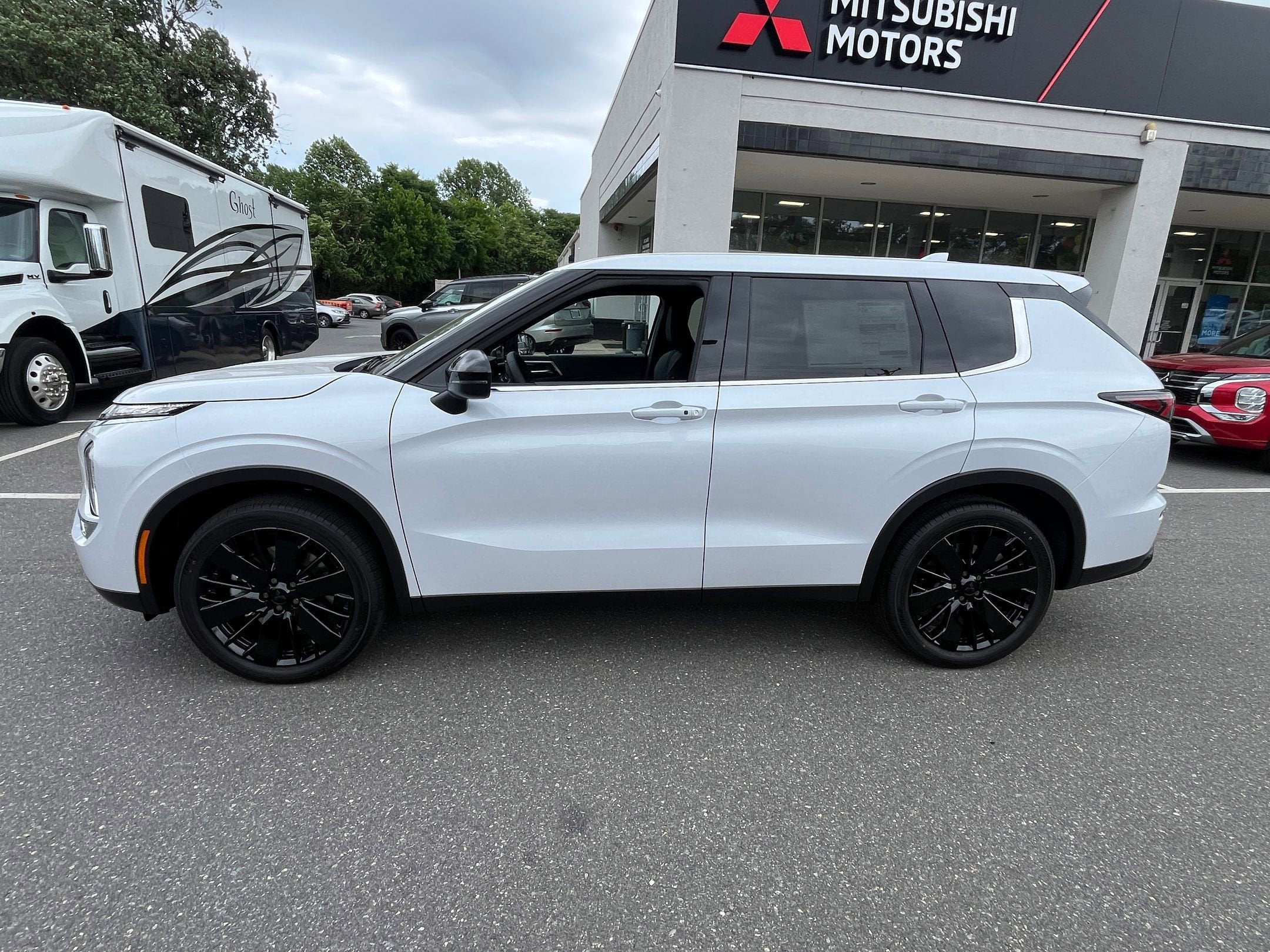 2026 Mitsubishi Outlander LE