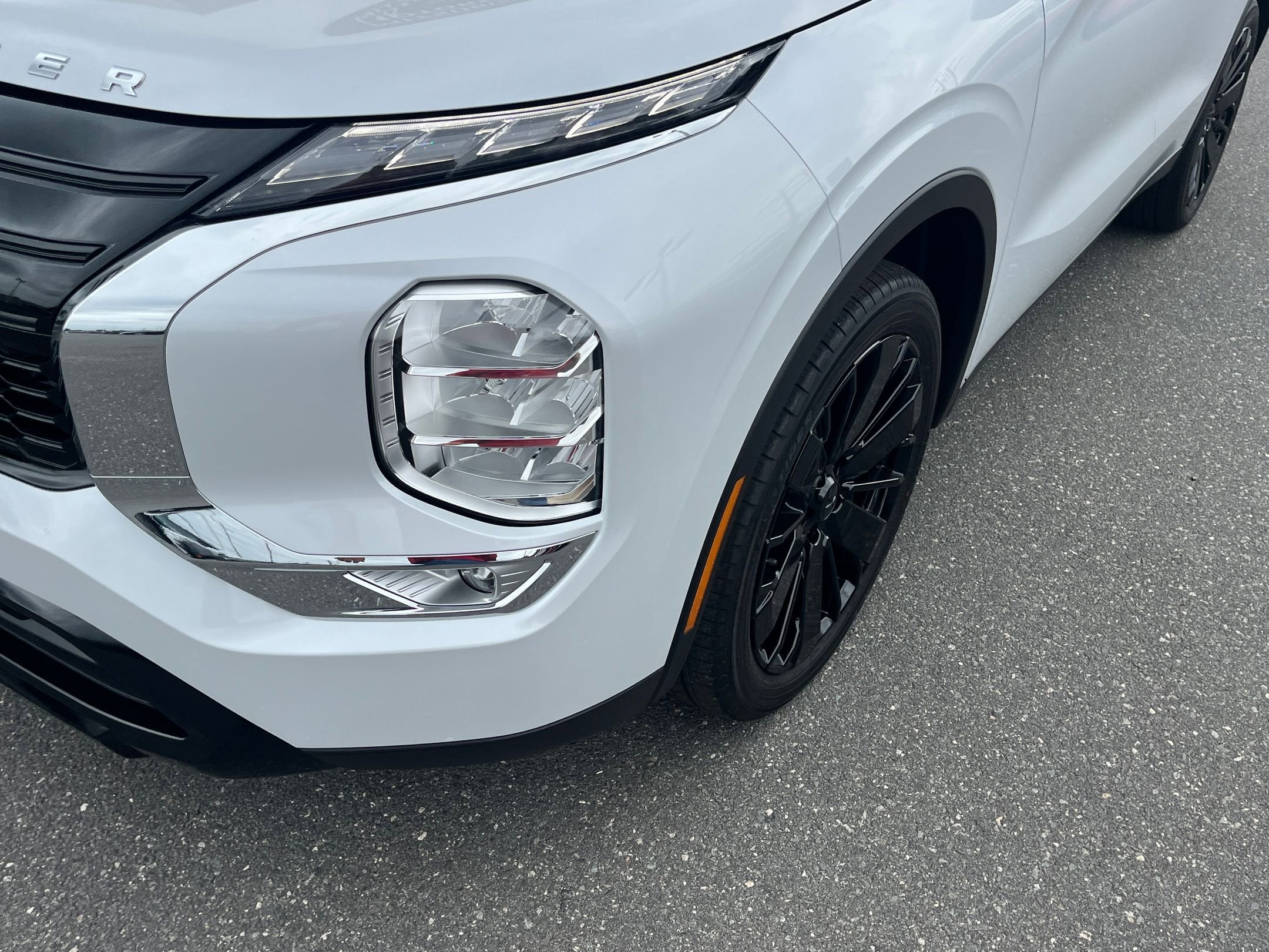2026 Mitsubishi Outlander LE
