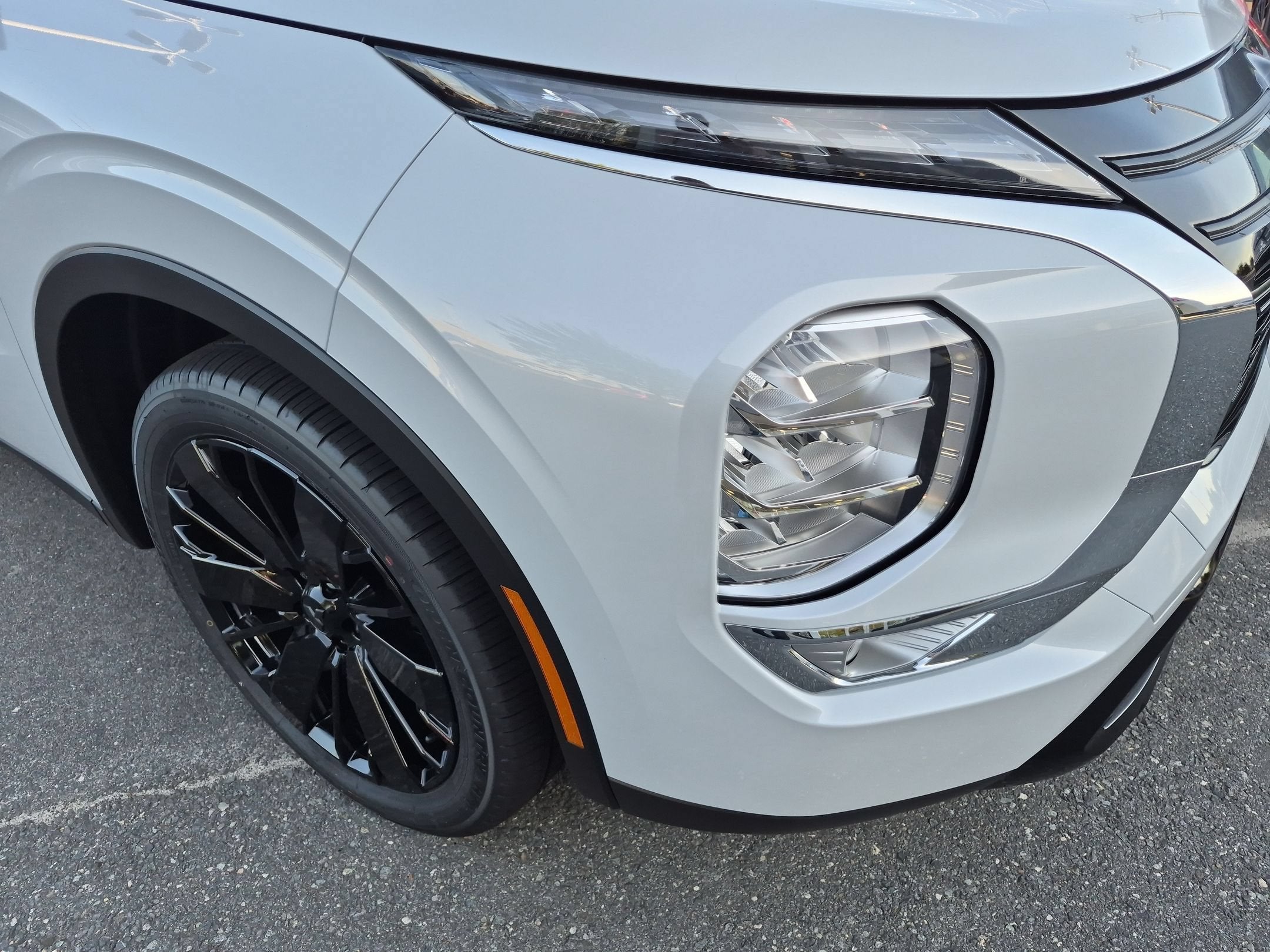 2026 Mitsubishi Outlander LE