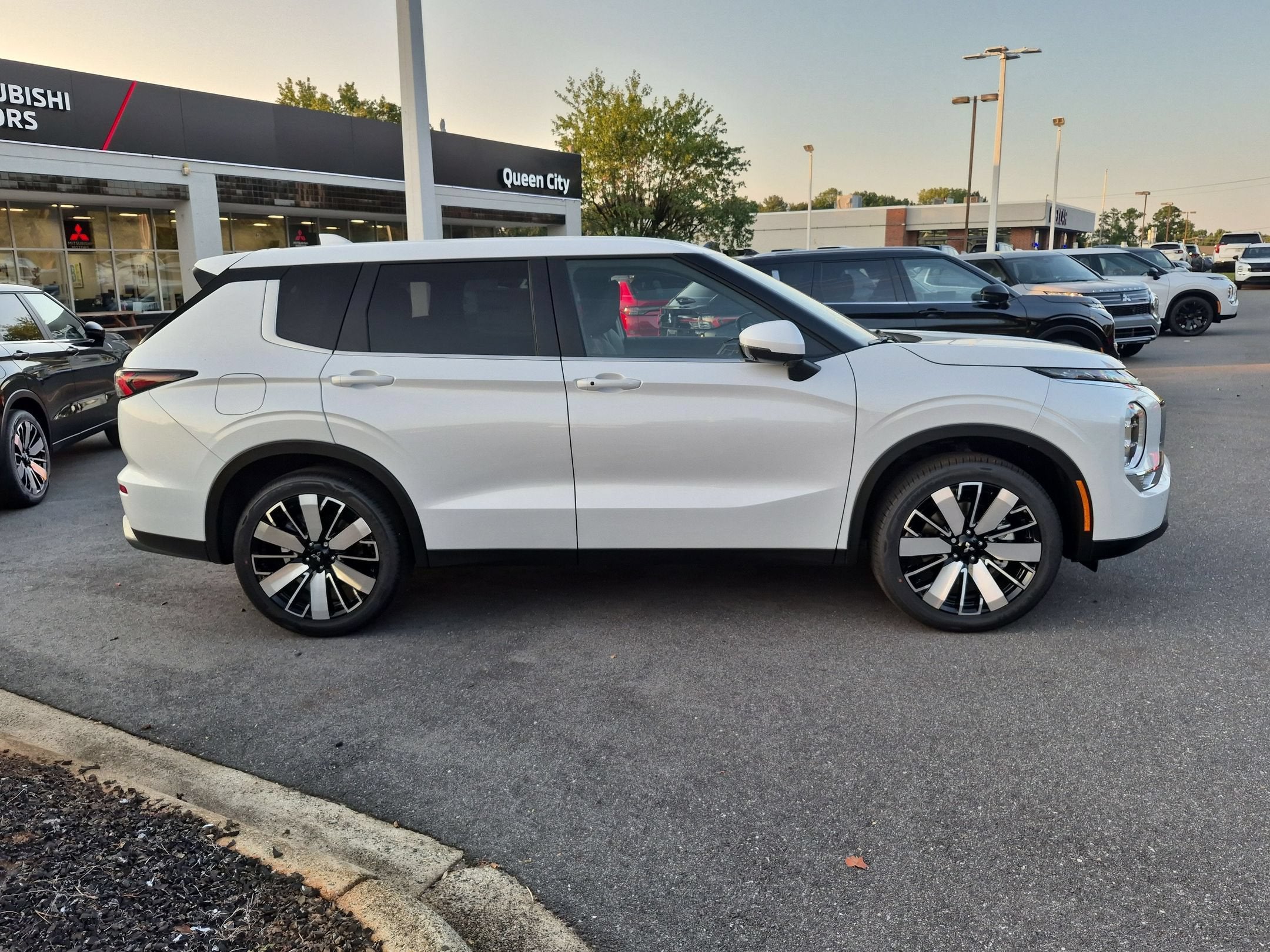 2026 Mitsubishi Outlander SE