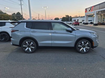 2026 Mitsubishi Outlander SE
