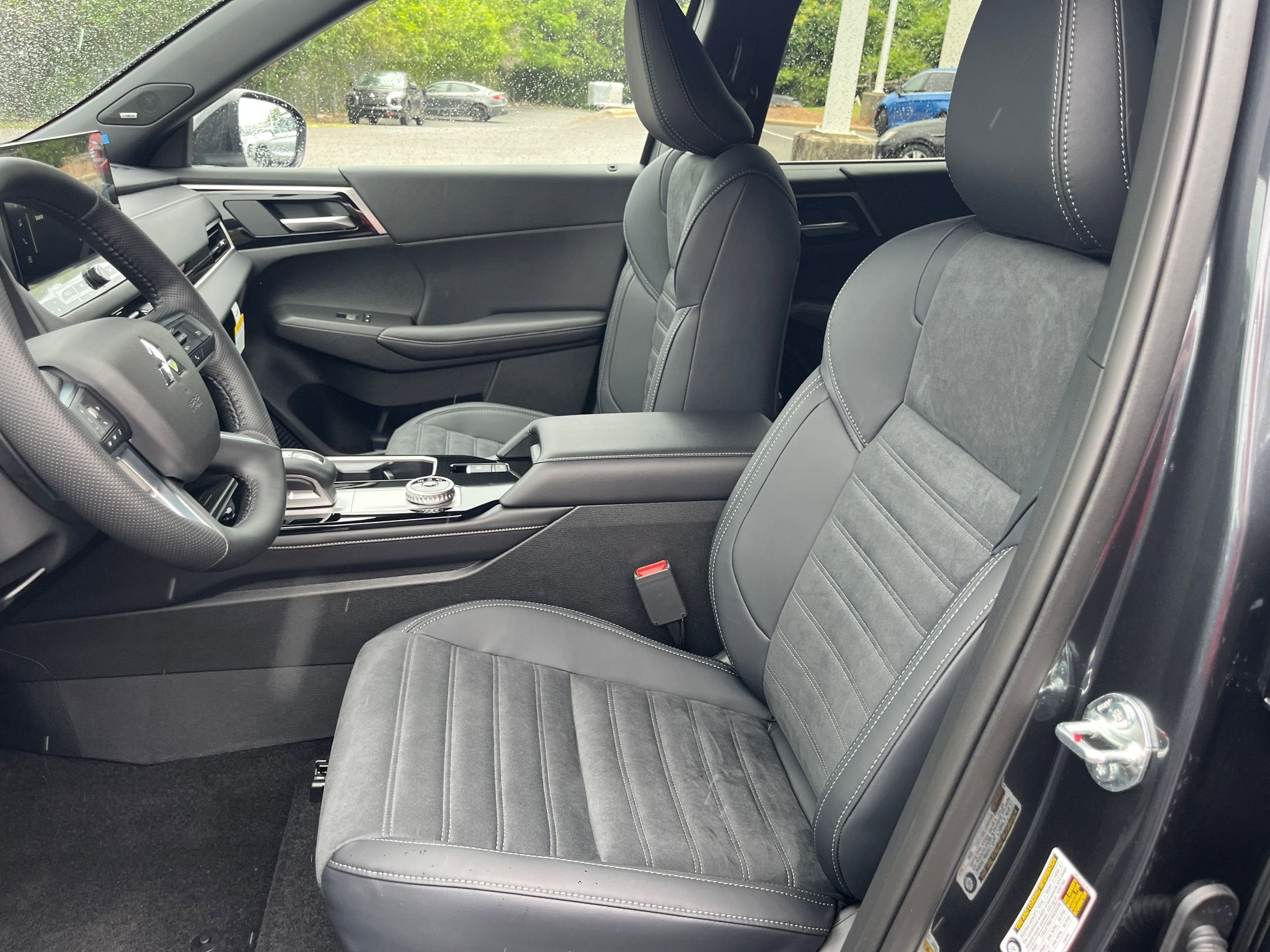 2026 Mitsubishi Outlander LE