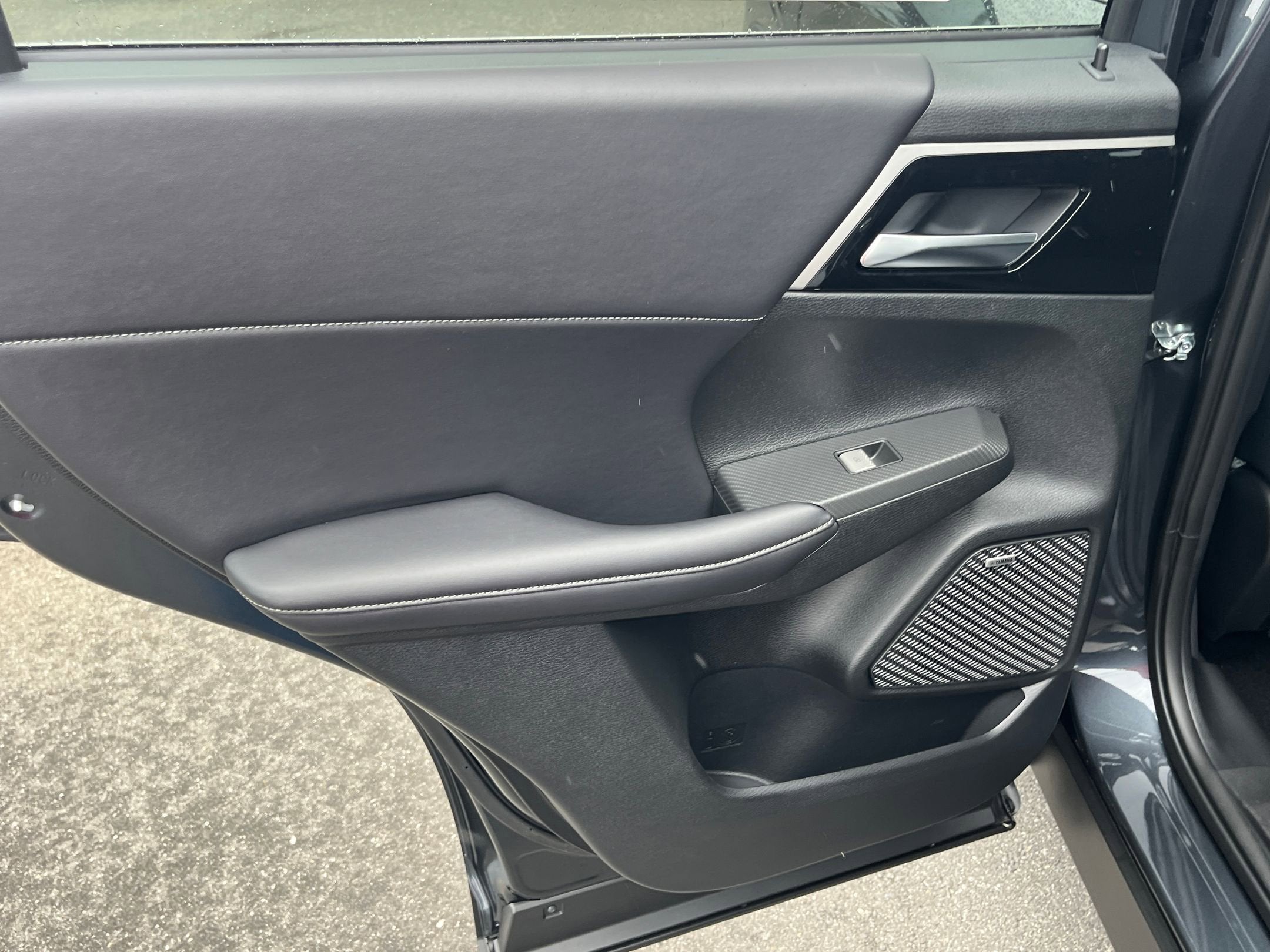 2026 Mitsubishi Outlander LE
