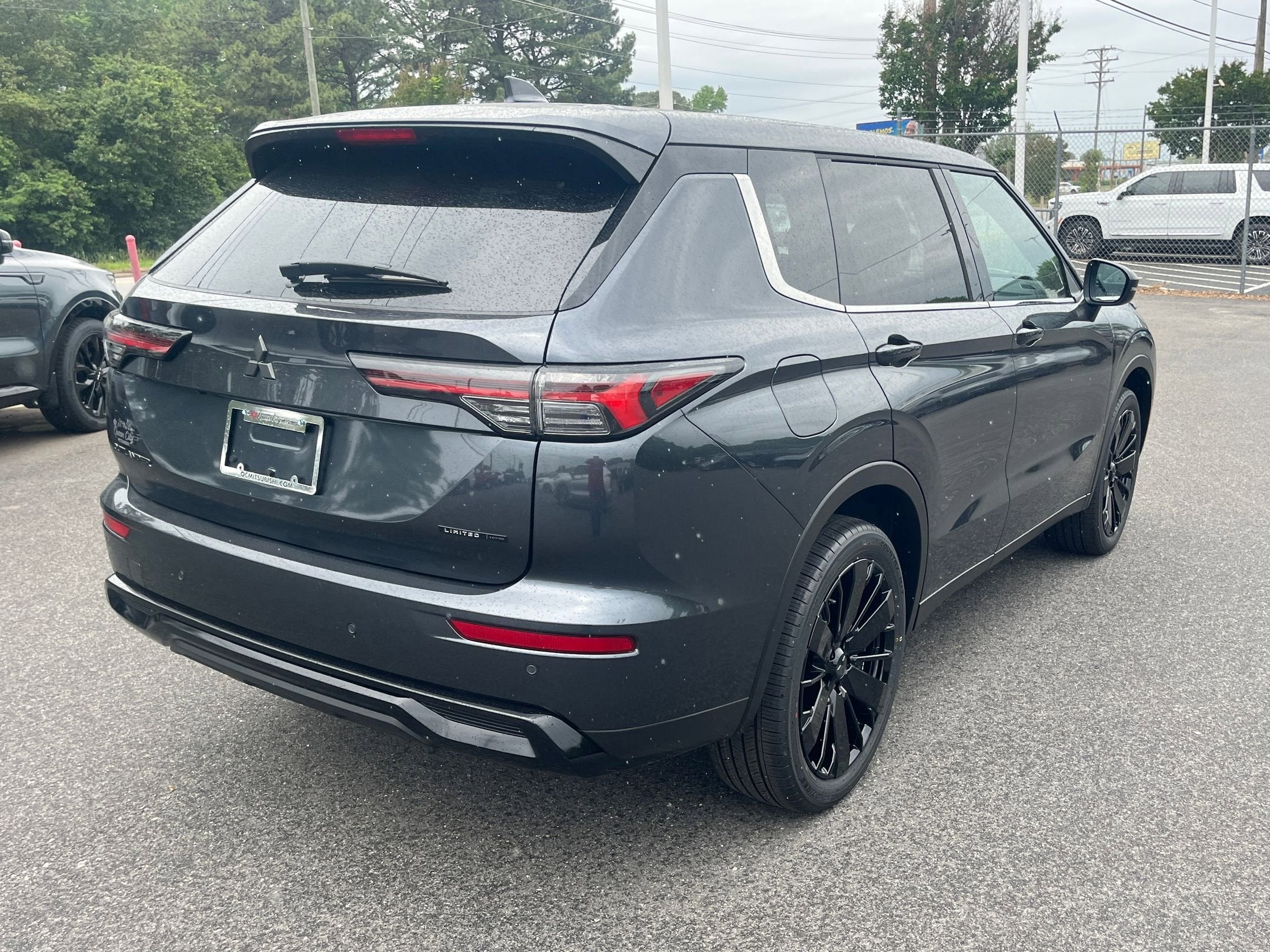 2026 Mitsubishi Outlander LE