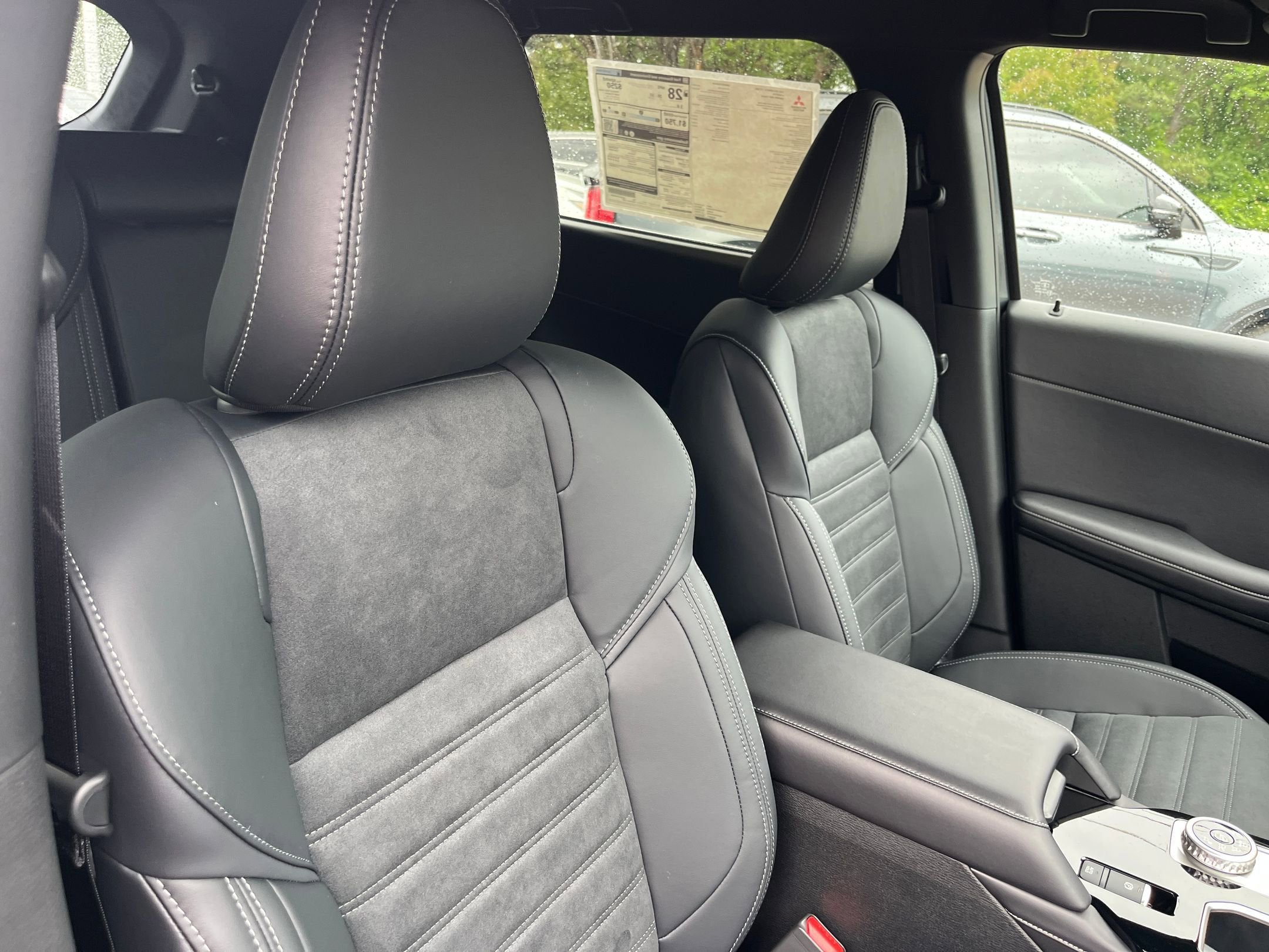 2026 Mitsubishi Outlander LE