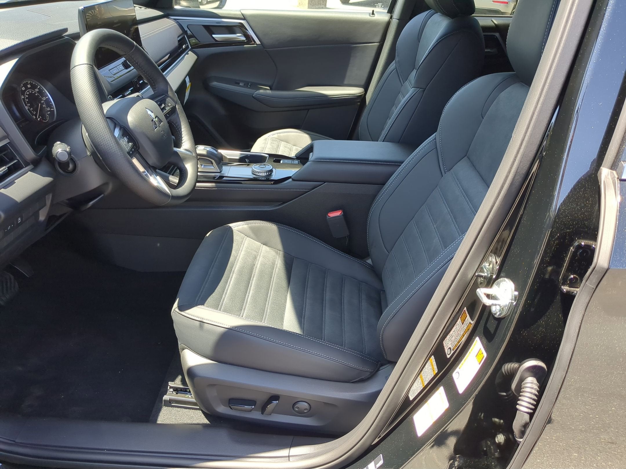 2026 Mitsubishi Outlander LE