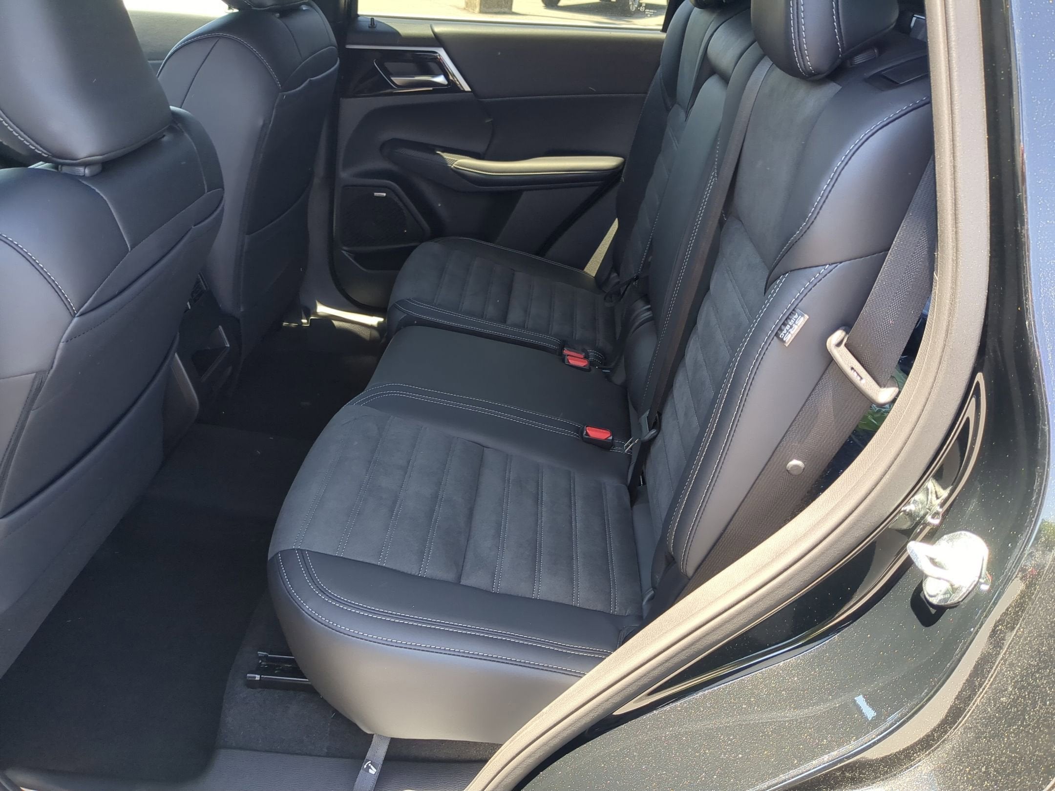 2026 Mitsubishi Outlander LE