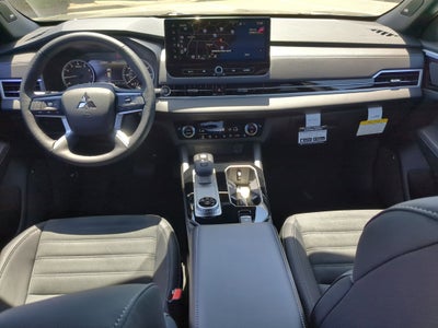 2026 Mitsubishi Outlander LE