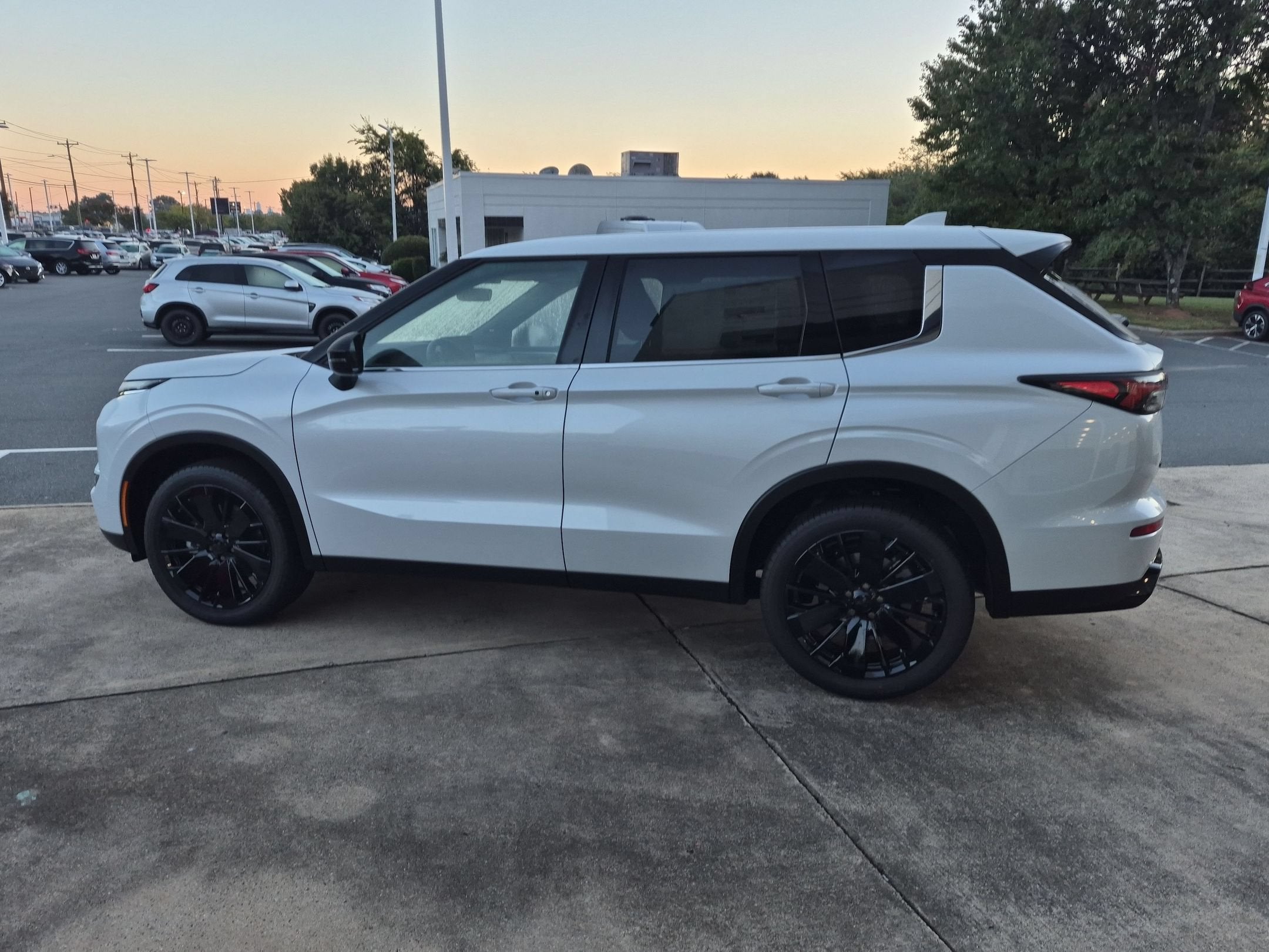 2026 Mitsubishi Outlander LE