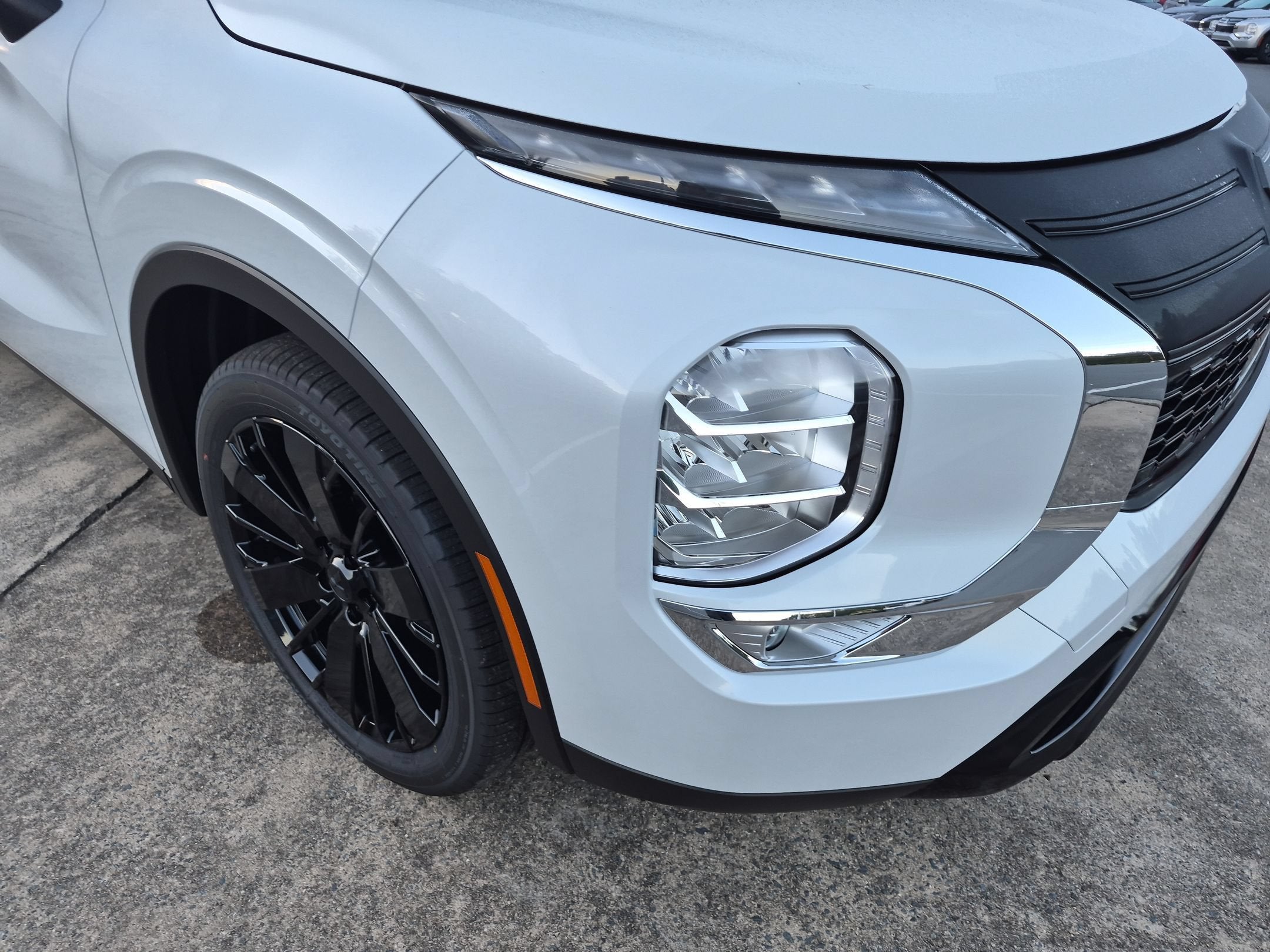 2026 Mitsubishi Outlander LE