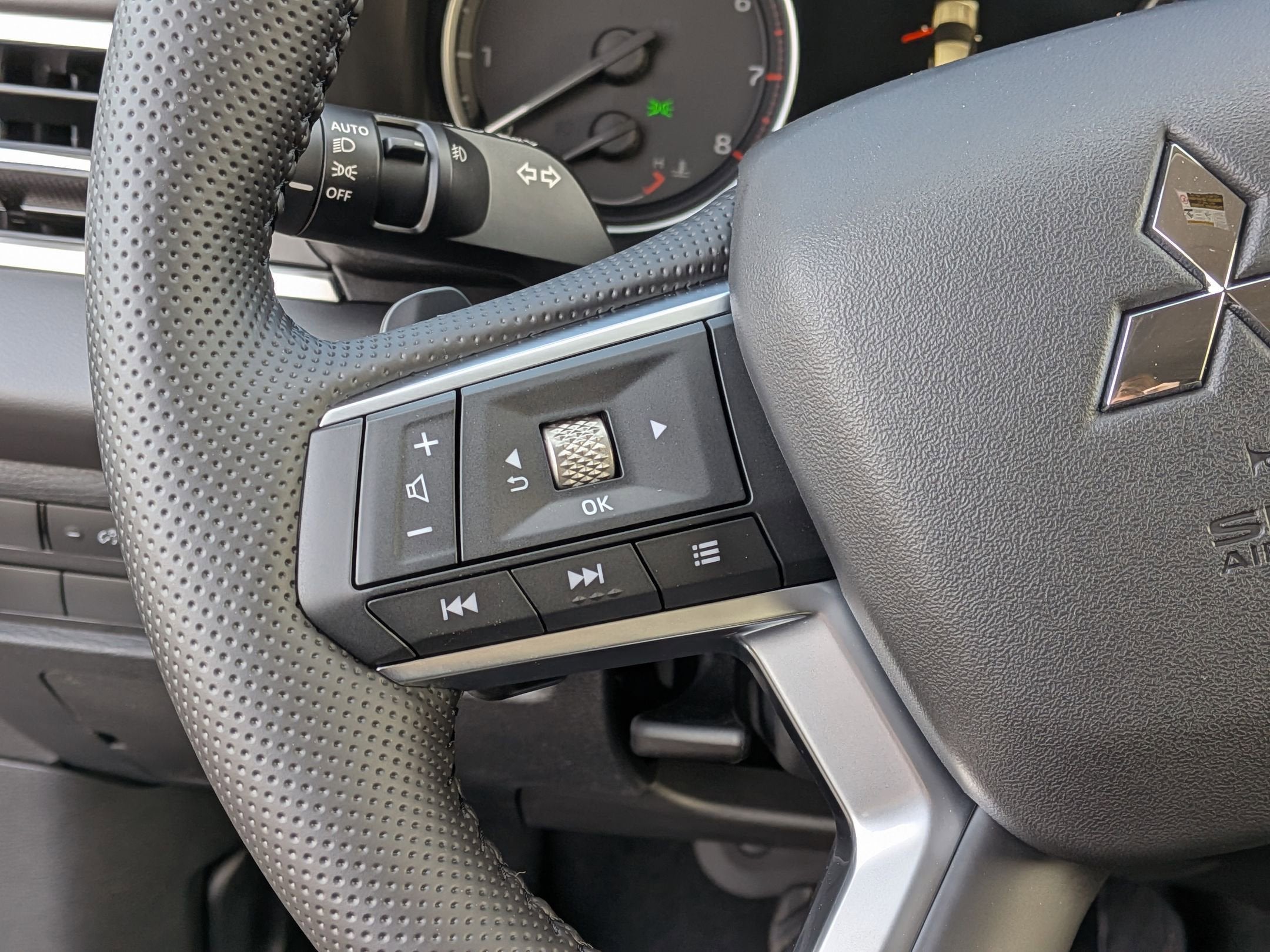 2026 Mitsubishi Outlander SE